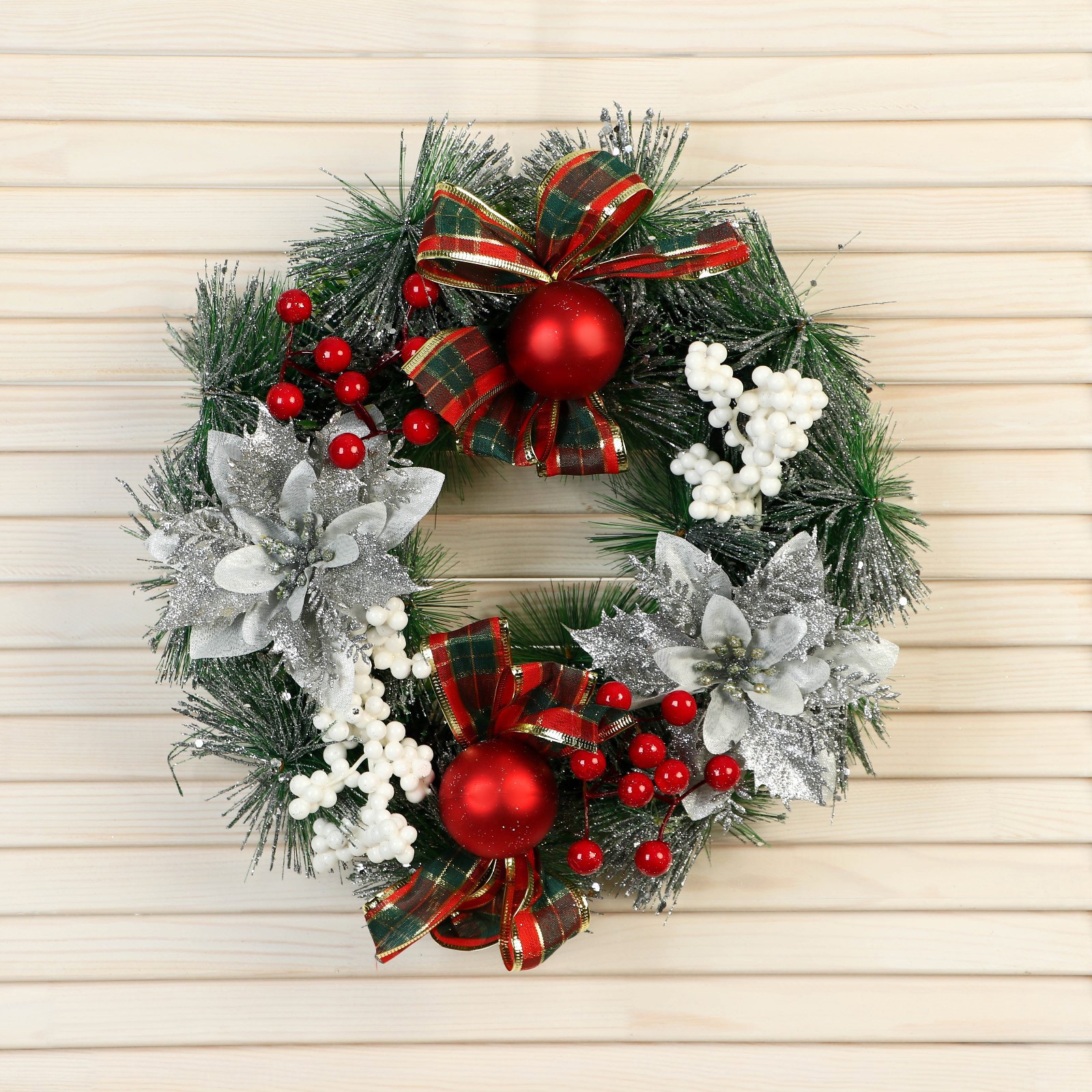 Изображение товара Рождественский венок Зимнее волшебство 9692722 ø 26 см с декором Цветы Бантики в Клетку