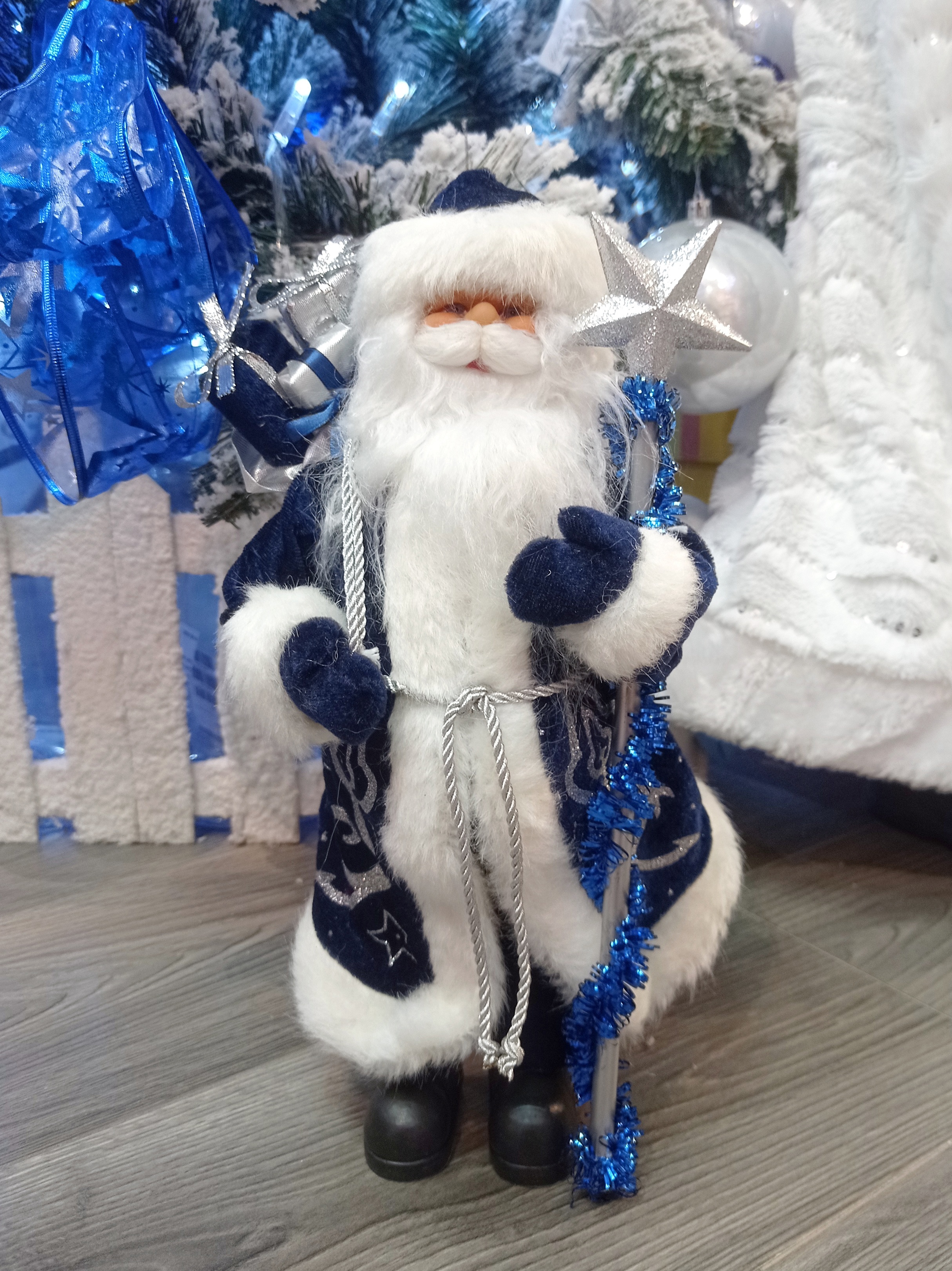 Изображение товара Декоративная фигура Дед Мороз в синей шубе 30 см China Dans E215103