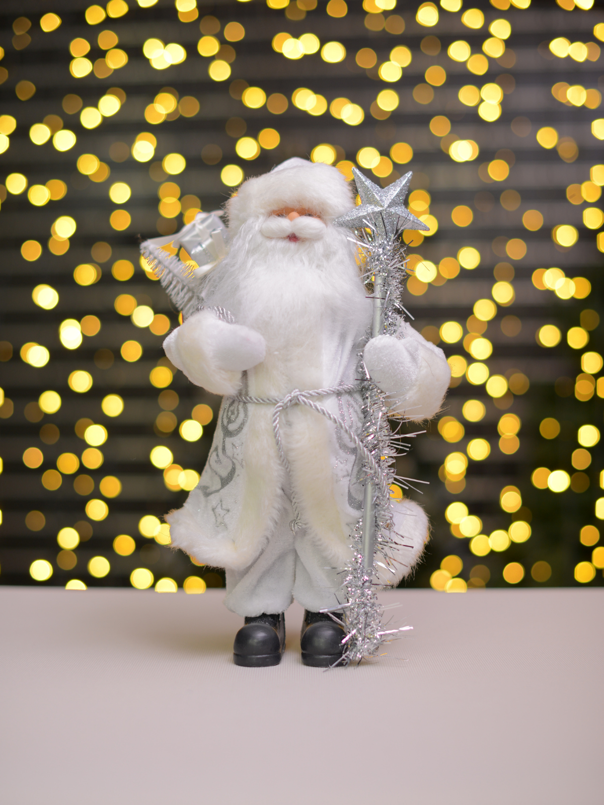 Изображение товара Декоративная фигура China Dans E215104-30 Дед Мороз в бело-серебристой шубе 30 см