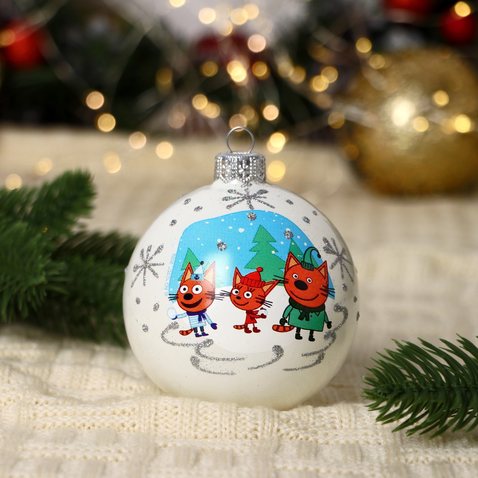 Изображение товара Елочный шар Simaland 10111106 Котята на прогулке 8 см стекло белый