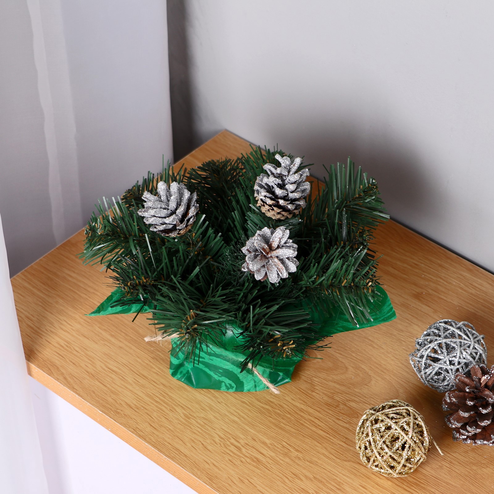 Изображение товара Новогодняя композиция Simaland Рождественская шишки серебро 20 см