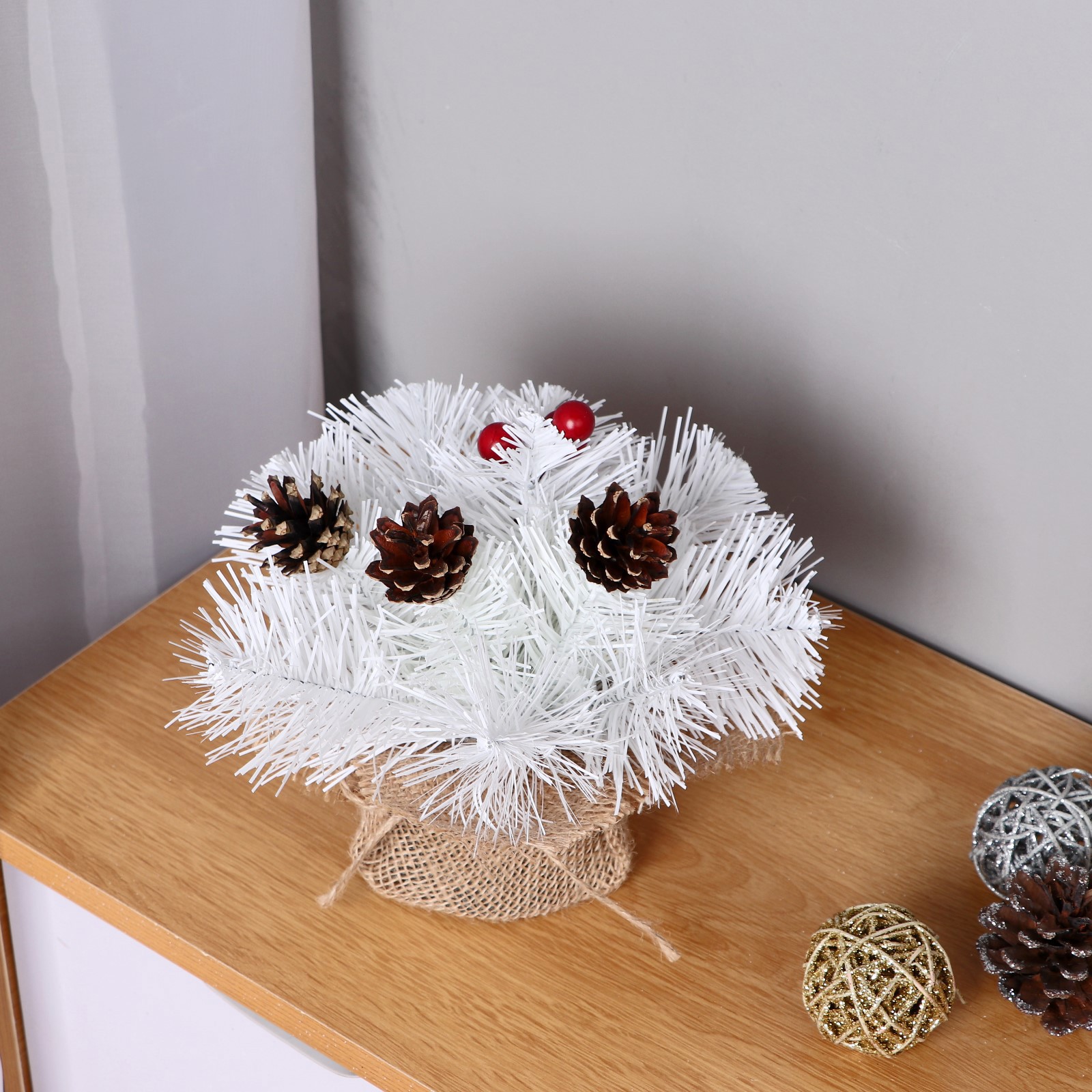 Изображение товара Новогодняя композиция Simaland Скандинавия Премиум шишки и ягоды 20 см