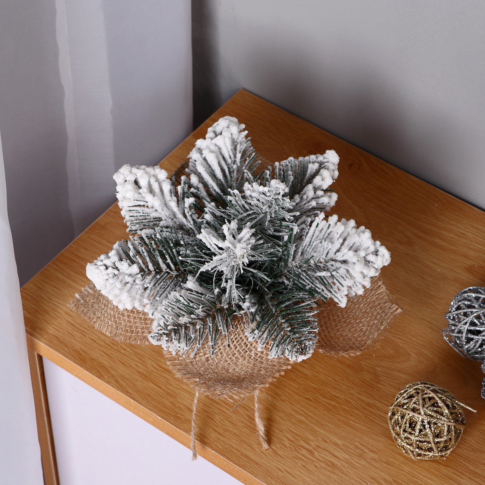 Изображение товара Новогодняя композиция Снегопад Премиум 20 см искусственное украшение для дома