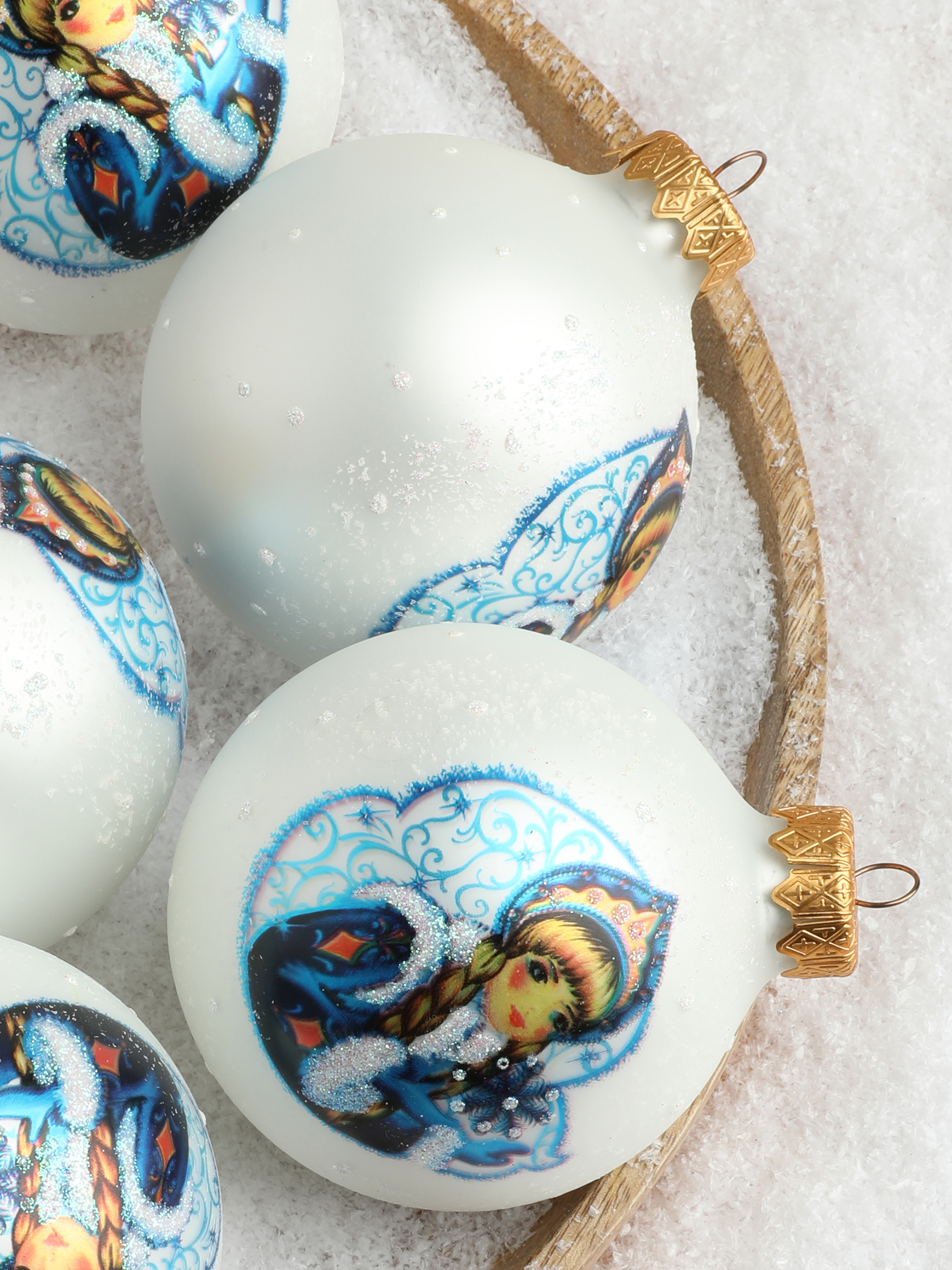 Изображение товара Набор елочных шаров Тд текстиль 142950 Снегурка 8 см синтетическое стекло белый 5 шт