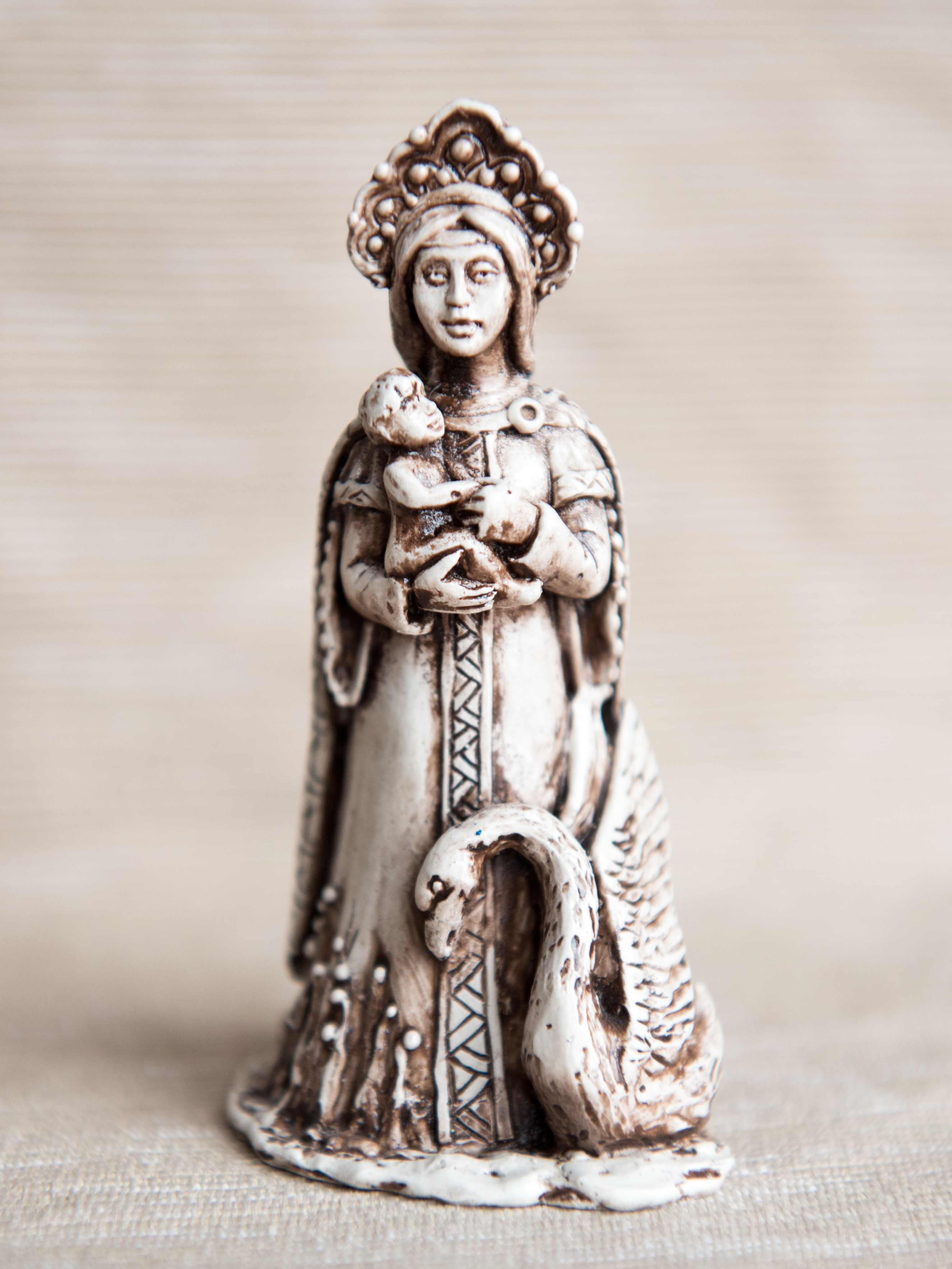 Изображение товара Статуэтка Лада с кокошником 9 см