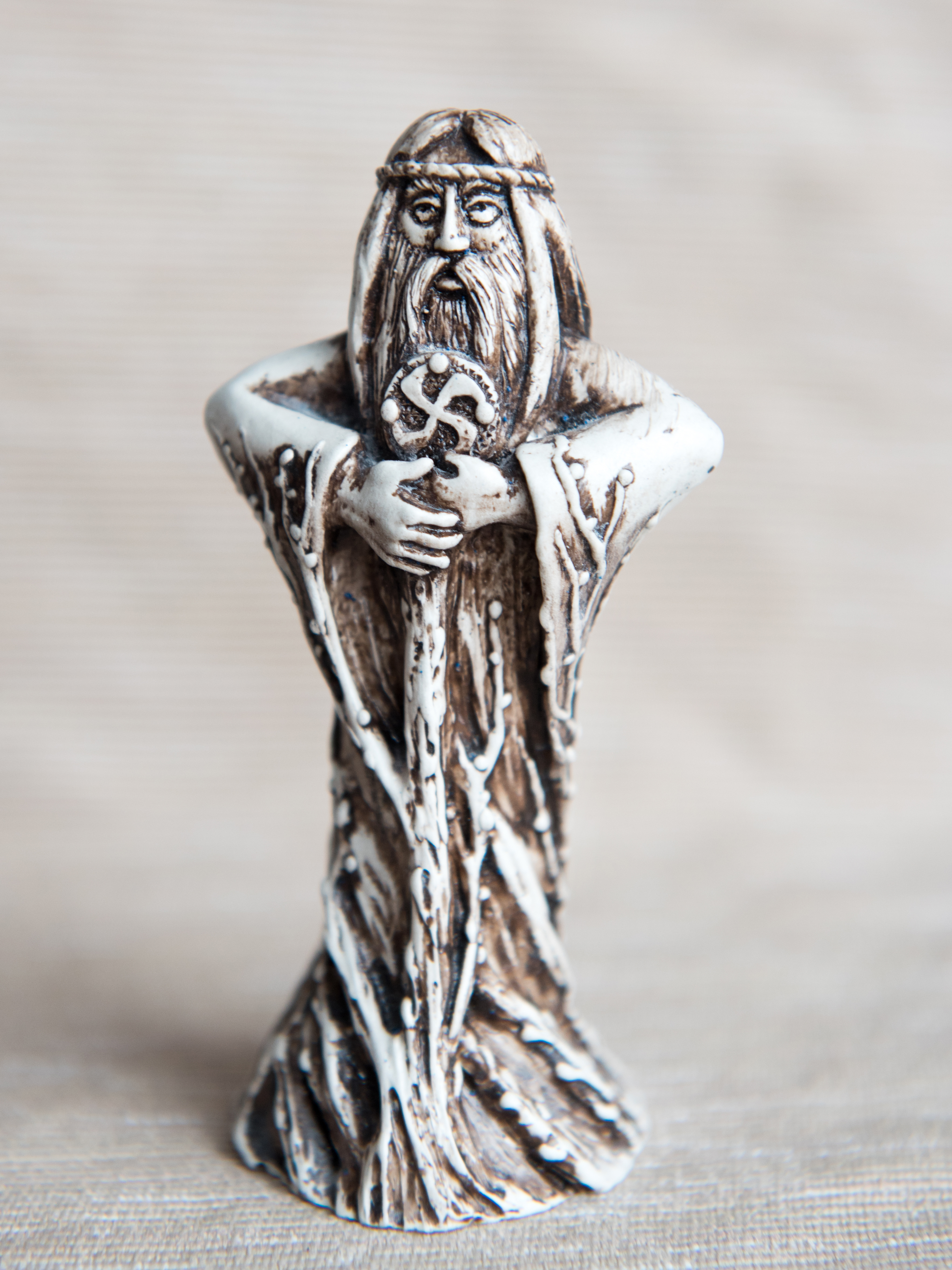 Изображение товара Статуэтка Род новый 13 см — керамический оберег для семьи