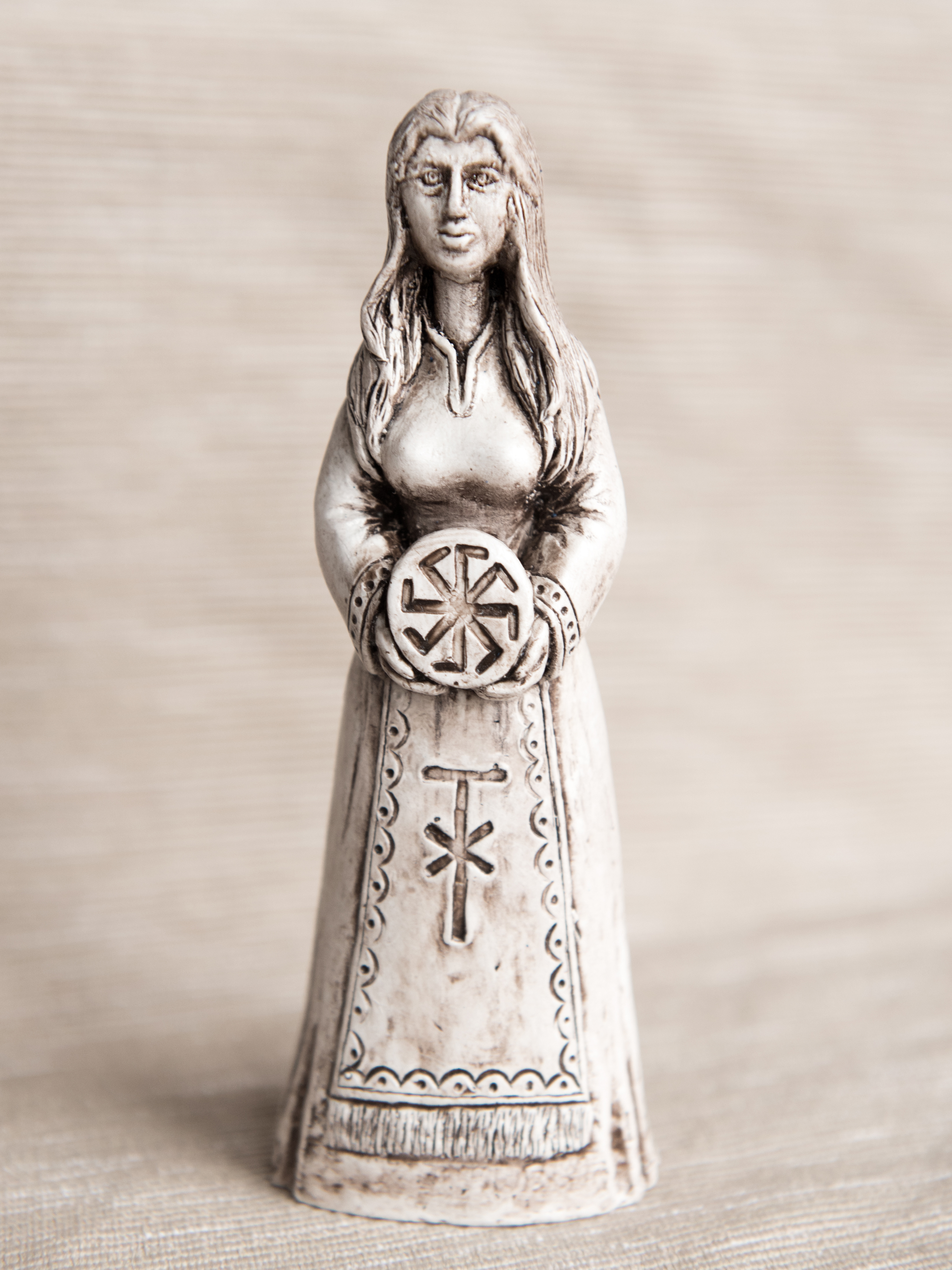 Изображение товара Статуэтка Лада 12 см — оберег богини любви, ручная работа