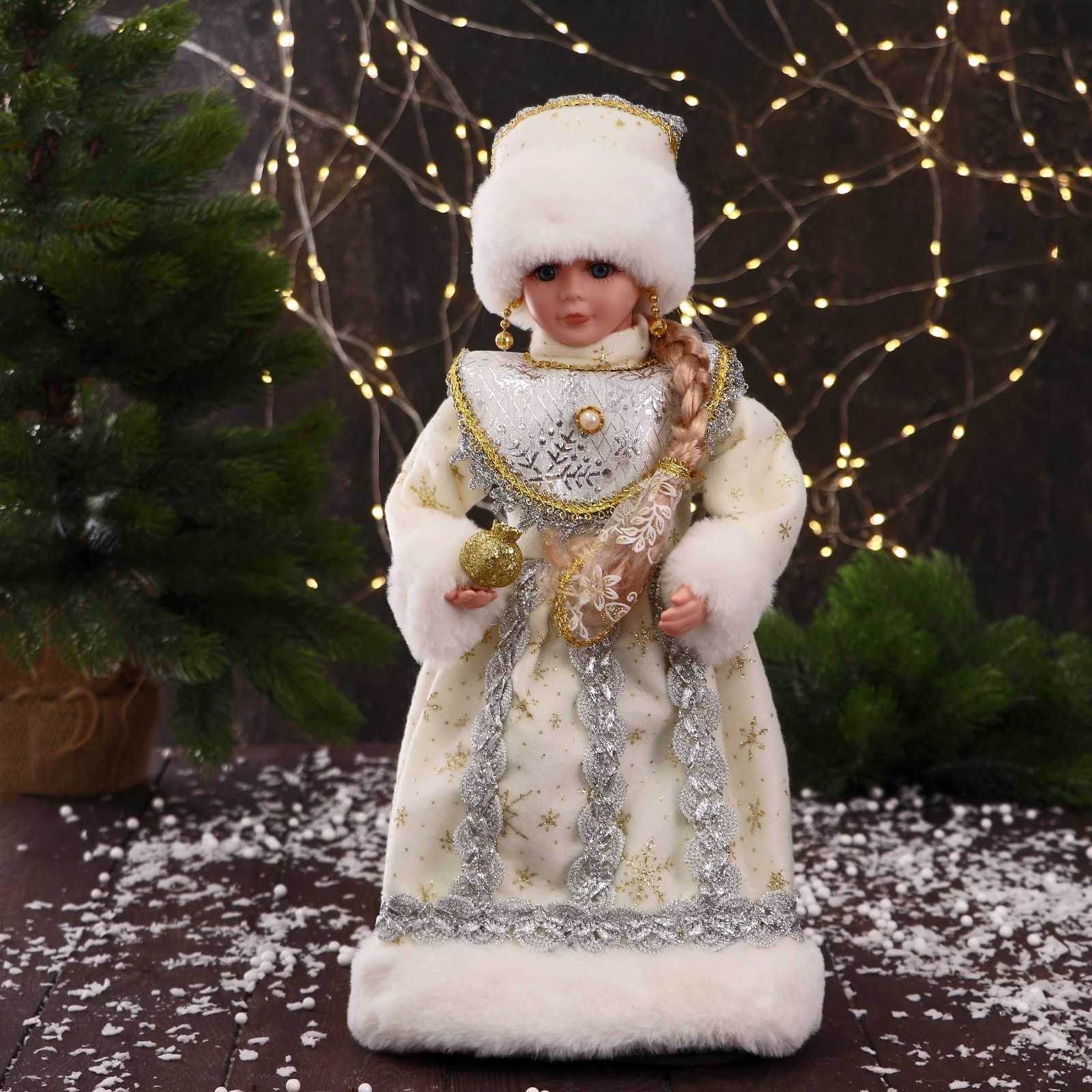 Изображение товара Декоративная фигура Зимнее волшебство Снегурочка В шубке со снежинками двигается h 40 см серебристо-белый