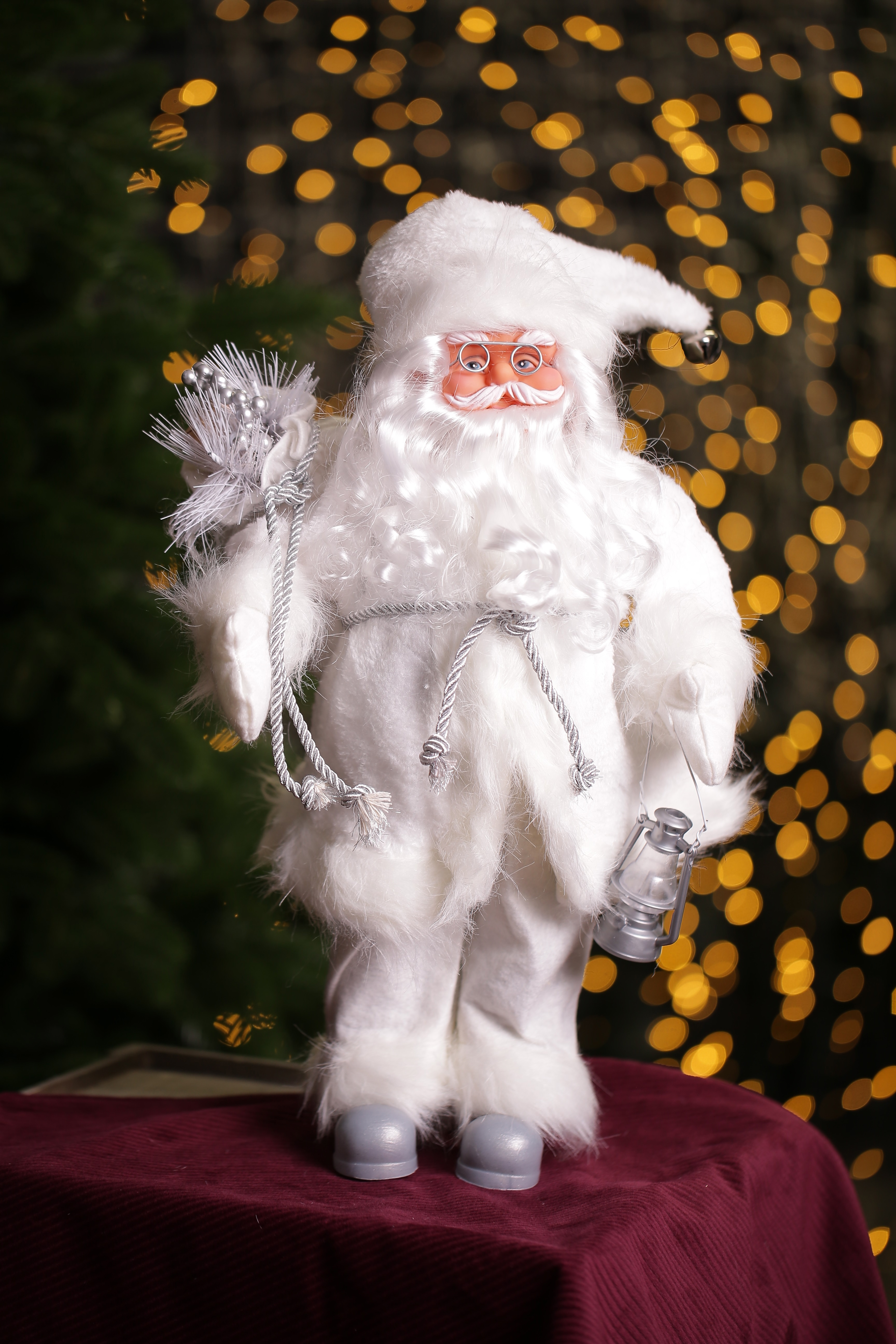 Изображение товара Дед Мороз скандинавский белый 45 см - декоративная фигурка