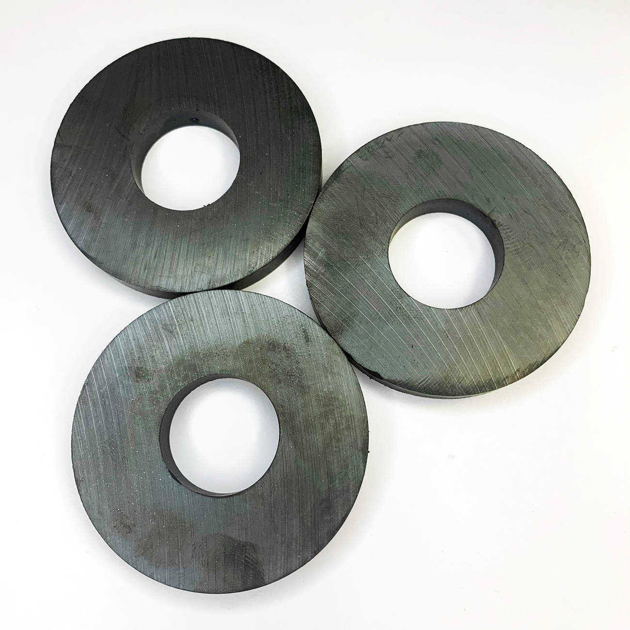 Изображение товара Ферритовый магнит кольцо ПРОФ-МАГНИТ 61x24x8 мм 3 шт для дома и техники