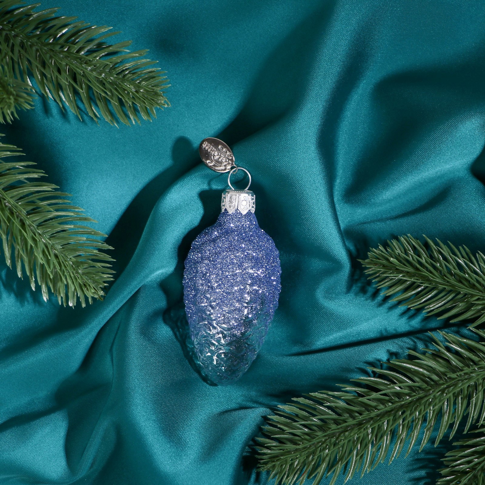 Изображение товара Елочная игрушка Шишка в снегу Simaland 10111124 9 см х 5 см фиолетовый