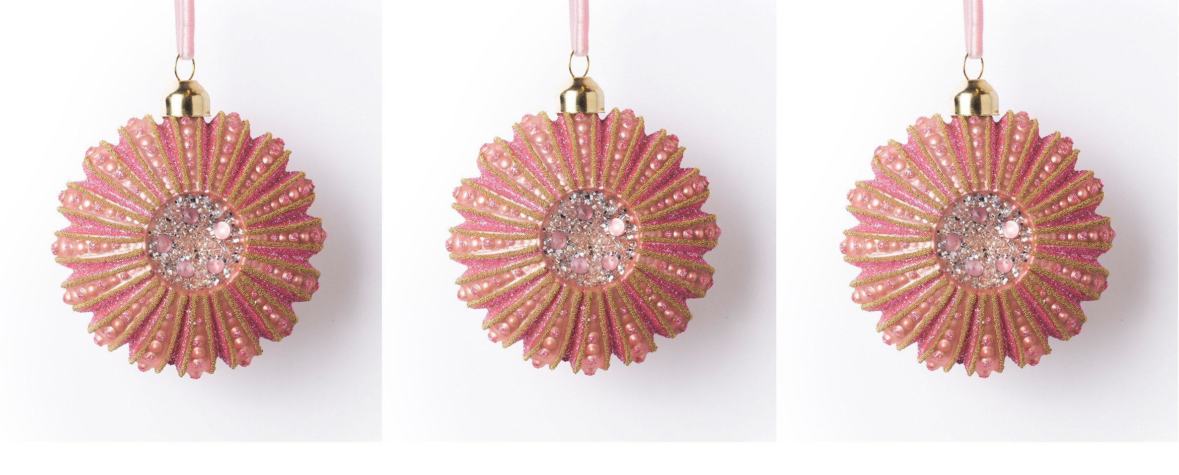 Изображение товара Набор Karlsbach 14466 из 3 розовых стеклянных елочных шаров 9 см