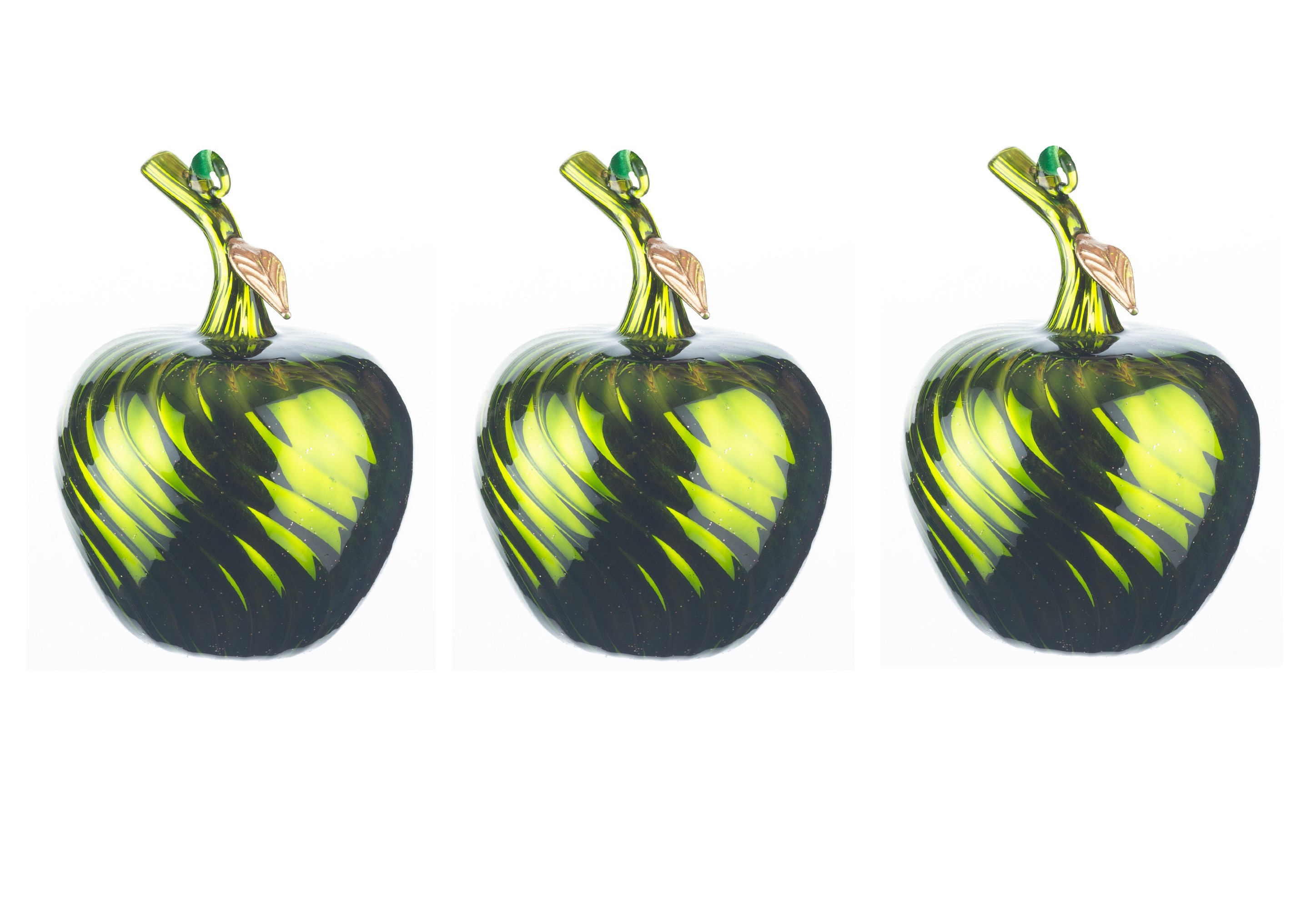 Изображение товара Набор из 3 елочных игрушек в виде зеленых яблок Karlsbach 10 см