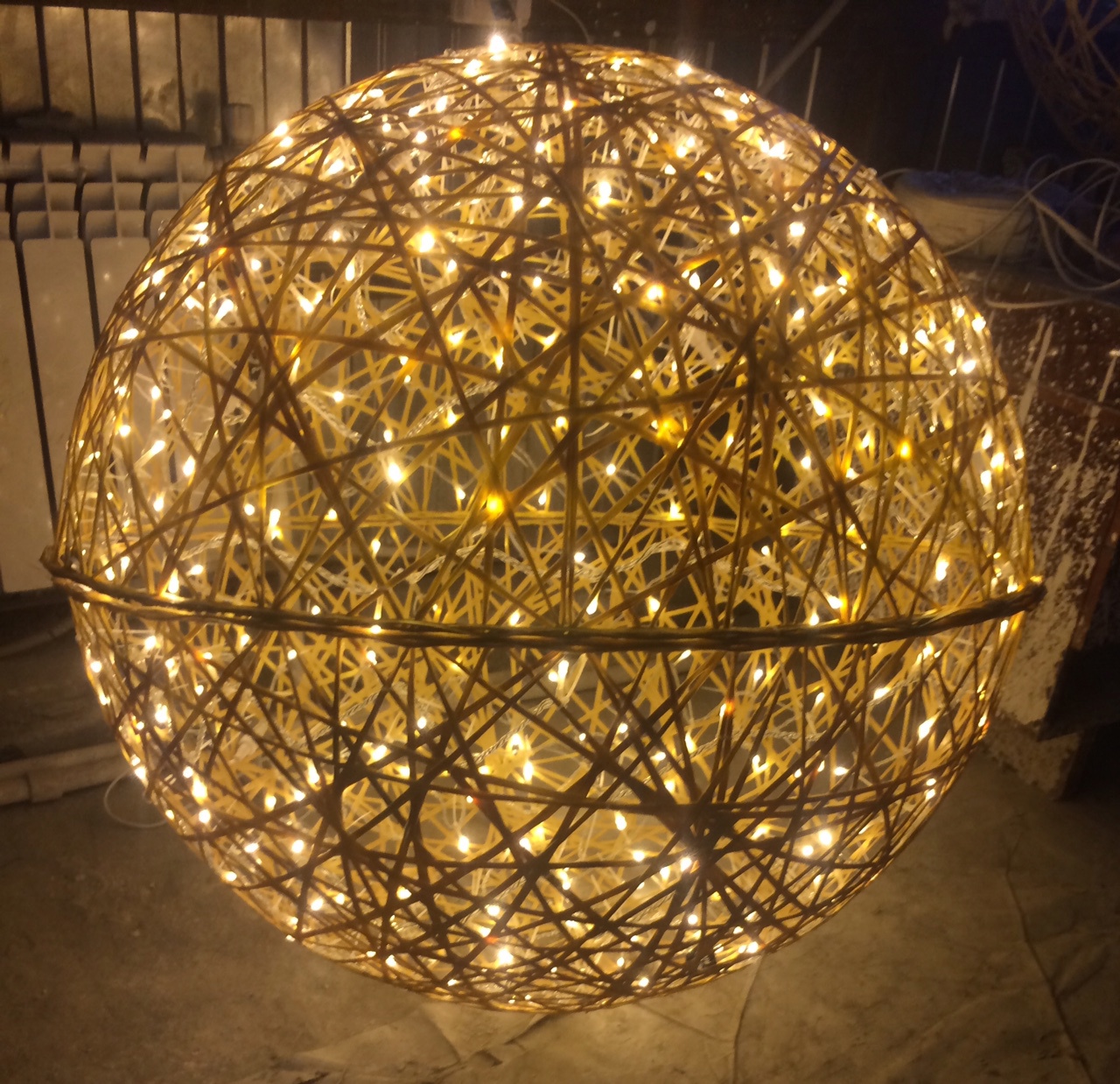 Изображение товара Электрическая светящиеся фигура Шар 100 LED 100x100x100 см теплый белый свет