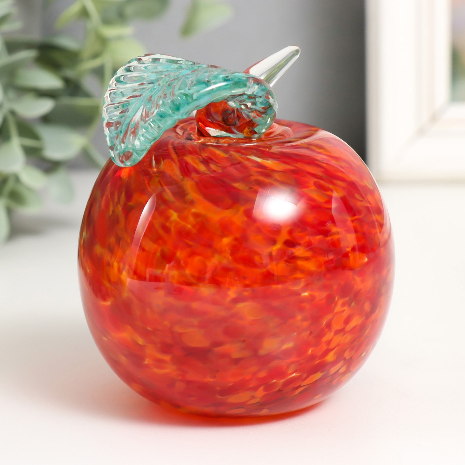 Изображение товара Яблоко 9 см, красного цвета — стеклянная декоративная фигура