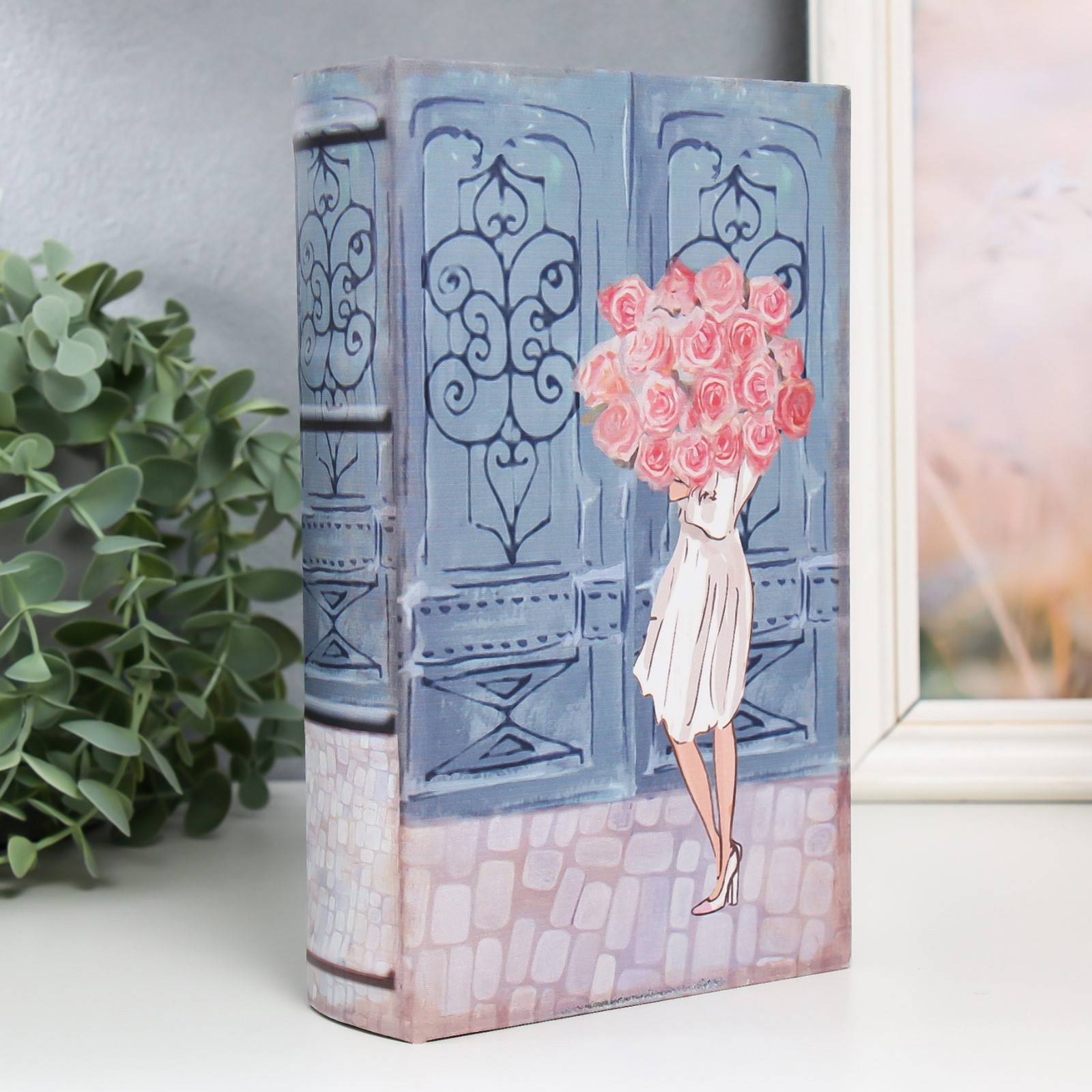 Изображение товара Шкатулка сейф-книга "Девушка с букетом" 21x13x5 см