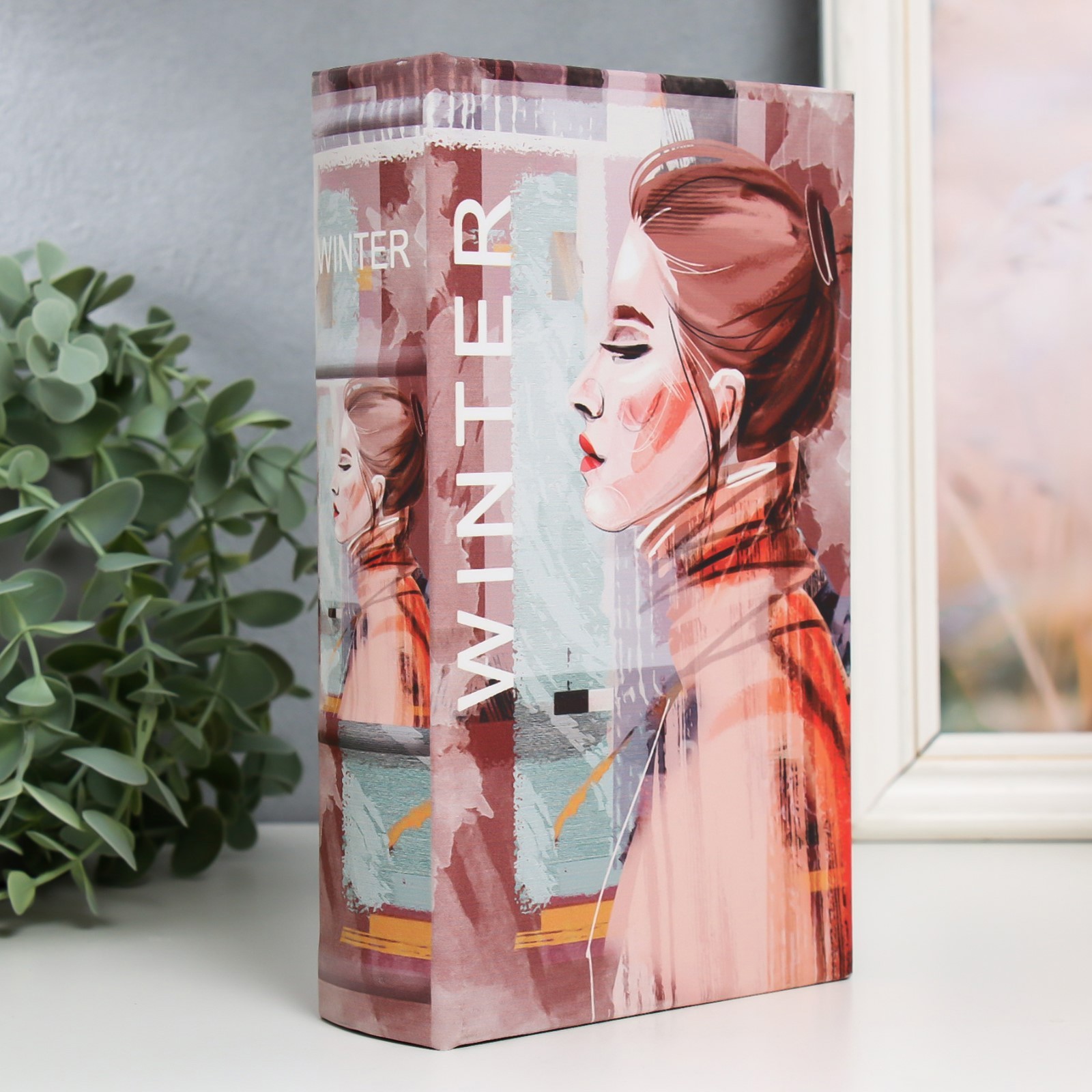 Изображение товара Шкатулка сейф-книга Девушка - зима, 21x13x5 см