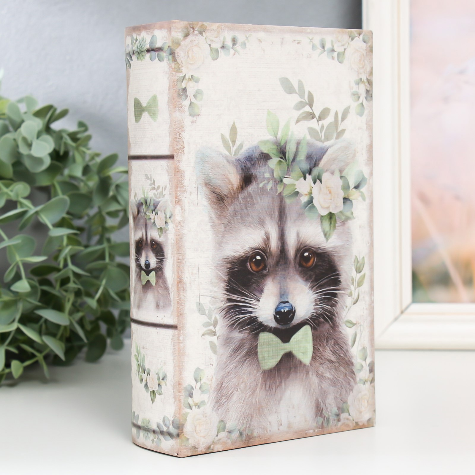 Изображение товара Сейф-шкатулка Енотик в веночке — книга 21x13x5 см