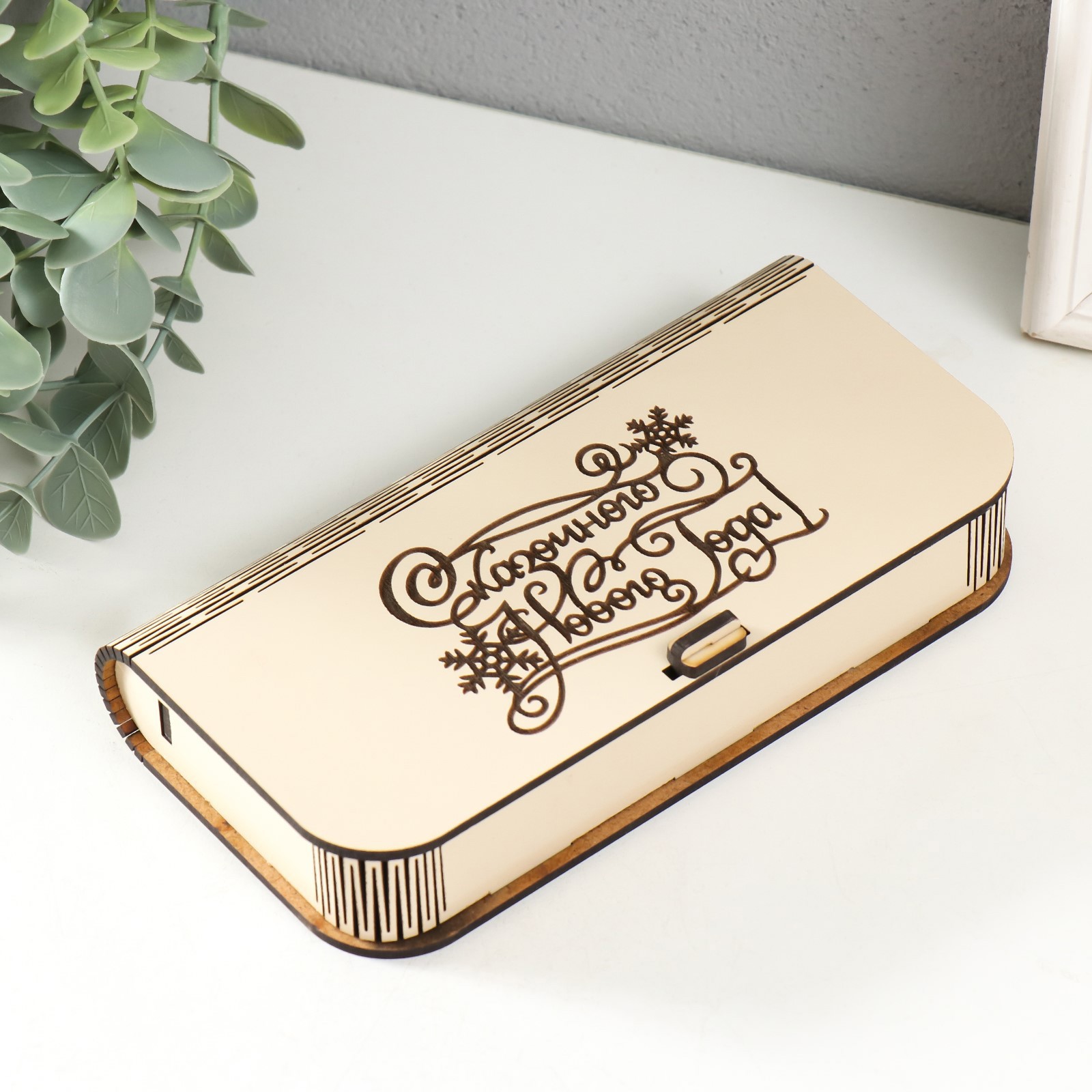 Изображение товара Шкатулка для украшений "Сказочного нового года" 17x8.5x3.5 см