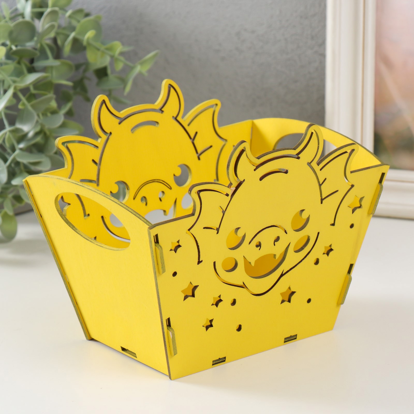 Изображение товара Шкатулка для украшений "Мордочка дракона" жёлтый 18x12x14.5 см