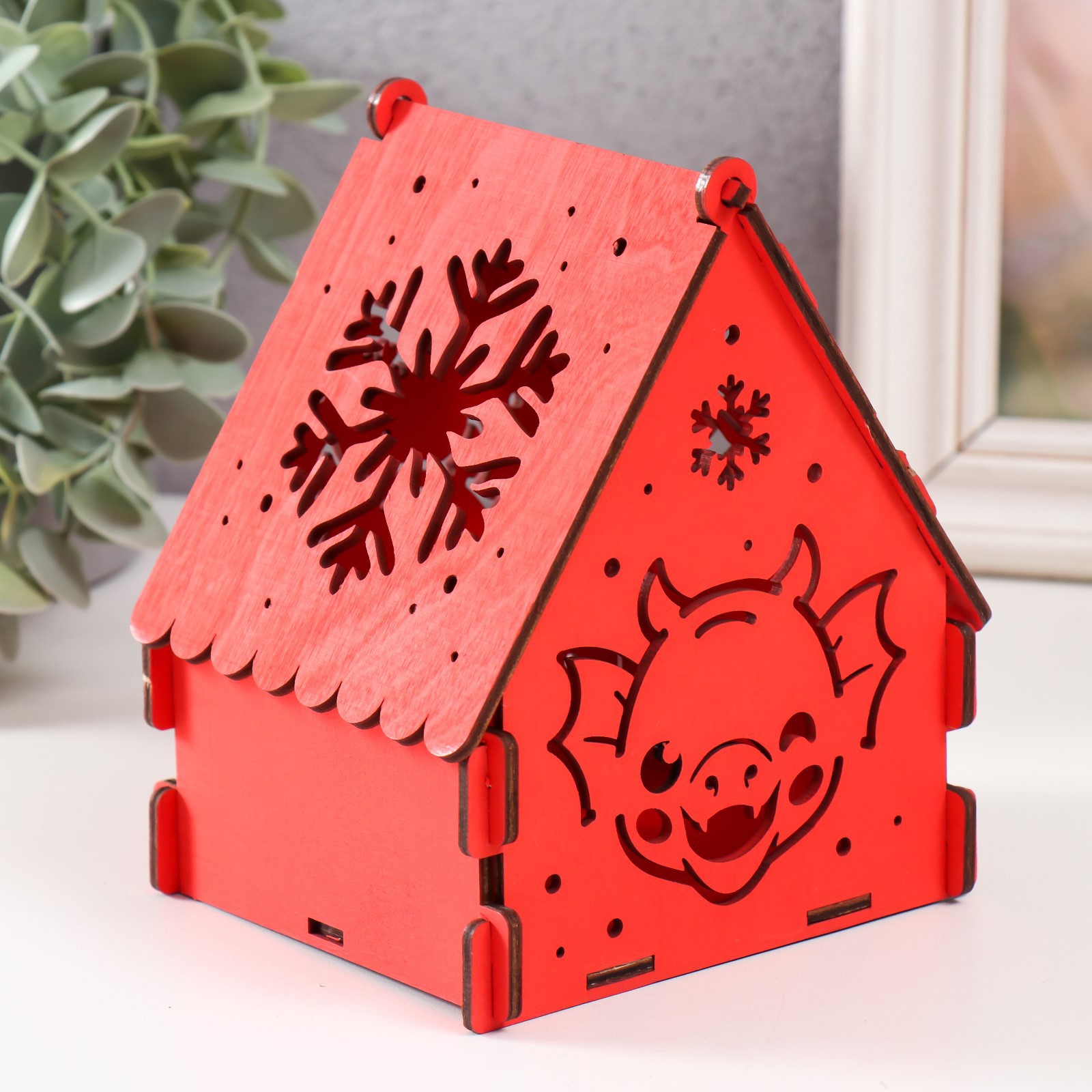 Изображение товара Шкатулка для украшений "Мордочка дракона" красный 12x10x14 см