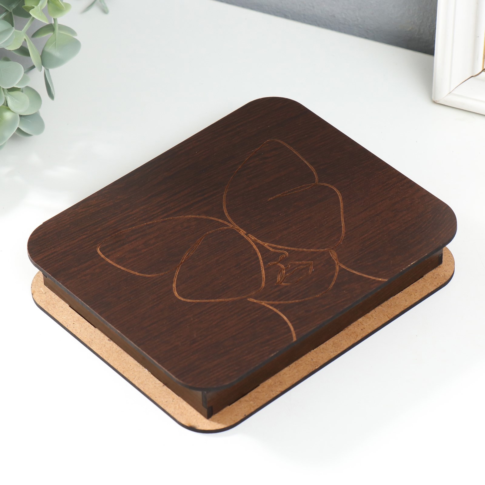 Изображение товара Шкатулка для украшений "Лицо и бабочка" 17x14x3 см — подарок