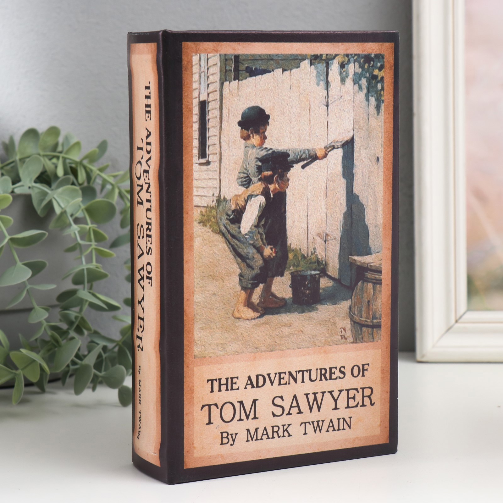 Изображение товара Шкатулка сейф-книга «Приключения Тома Сойера» — SIMALAND