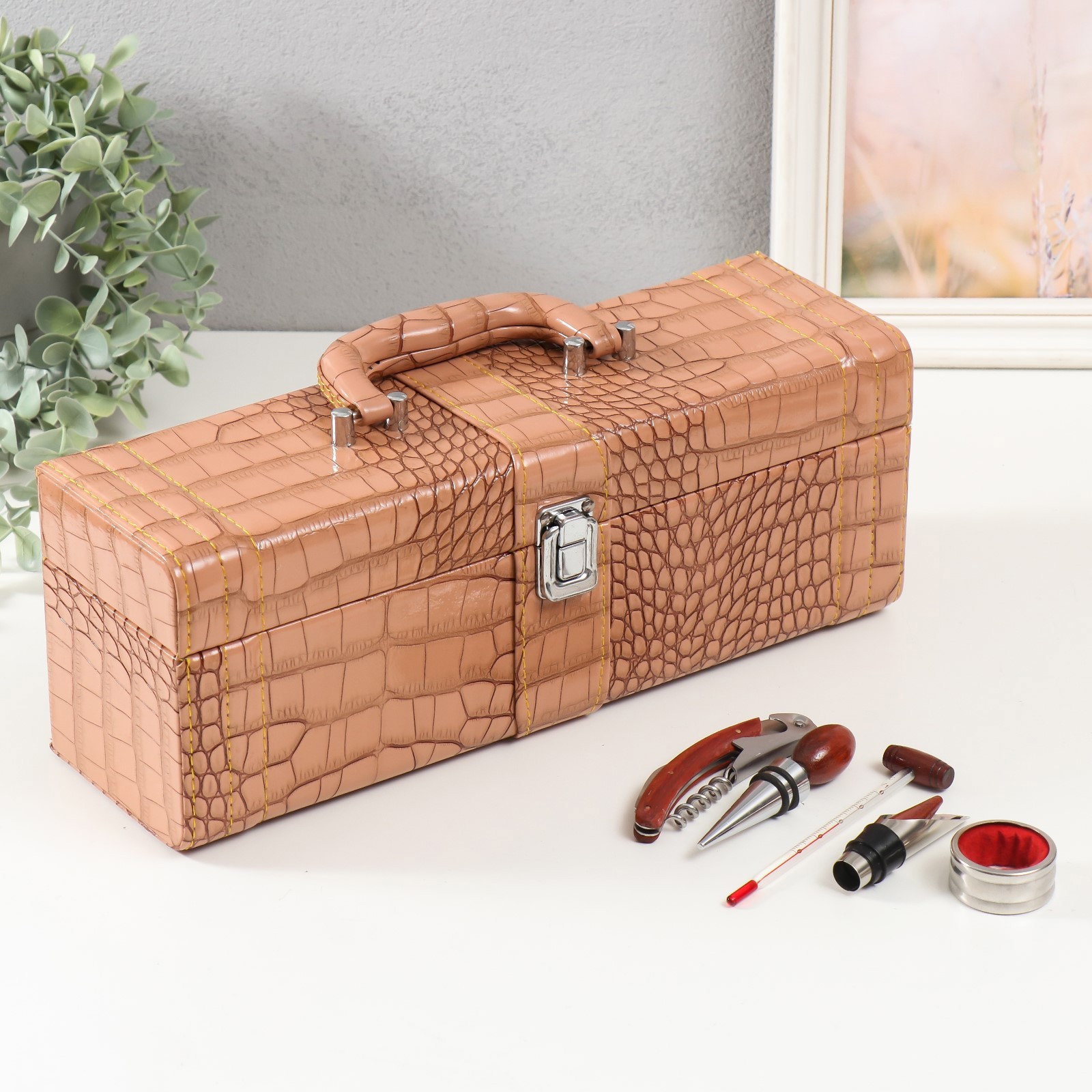 Изображение товара Шкатулка под бутылку "Розовая змея" 5 предметов 35.5x15x11.5 см