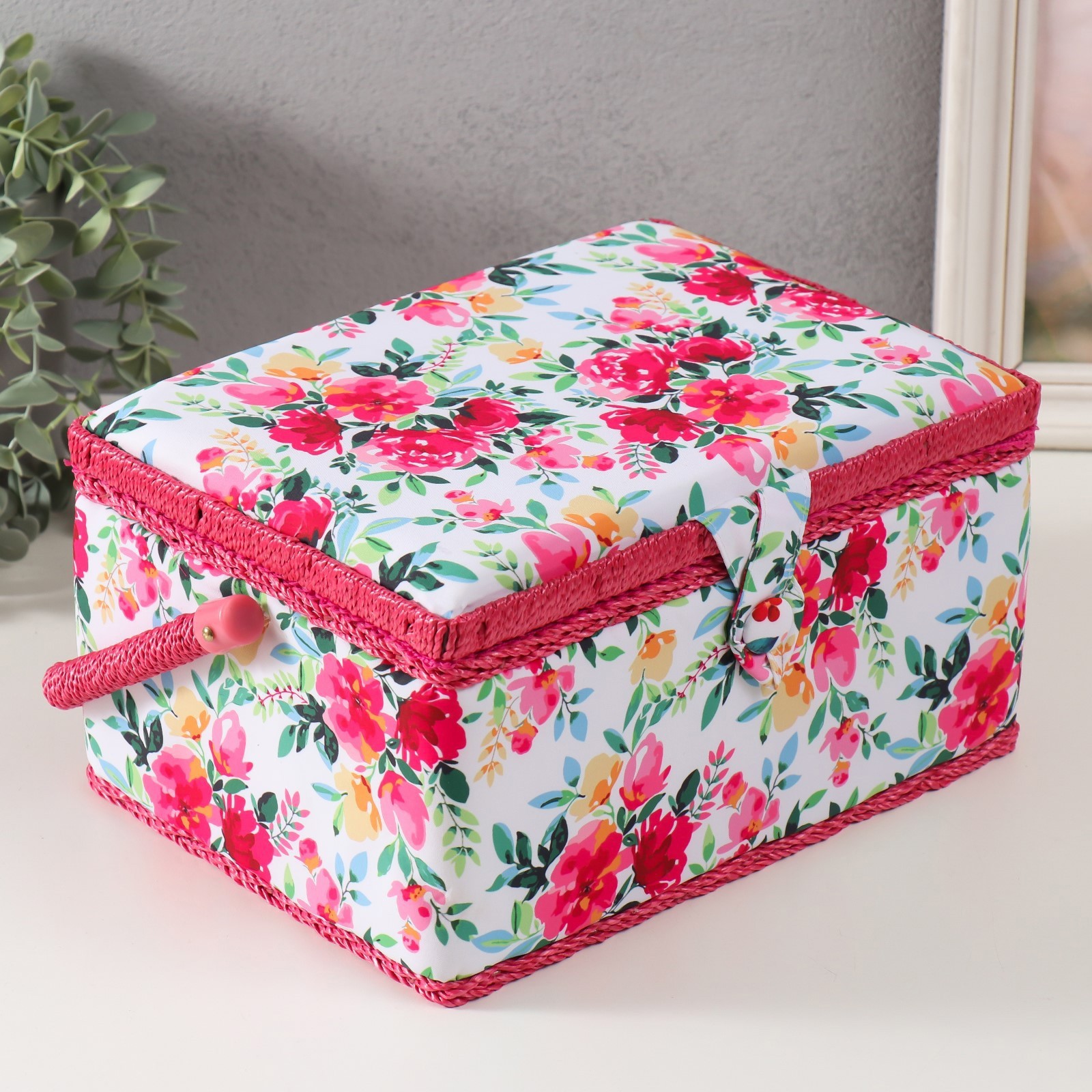 Изображение товара Шкатулка для рукоделия "Акварельные цветы" 19x26x14.5 см Изображение товара Шкатулка для рукоделия "Акварельные цветы" 19x26x14.5 см