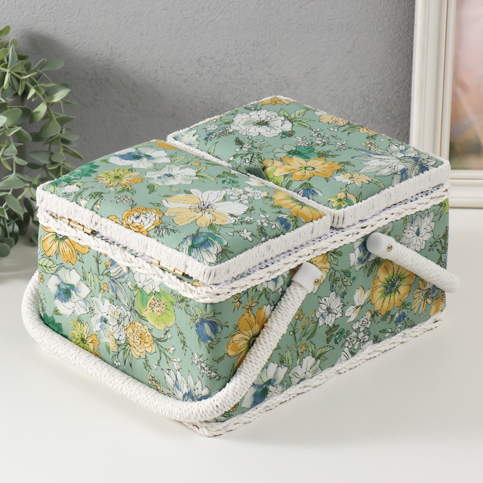 Изображение товара Шкатулка для рукоделия «Зелёная цветочная полянка» 19x26x14,5 см