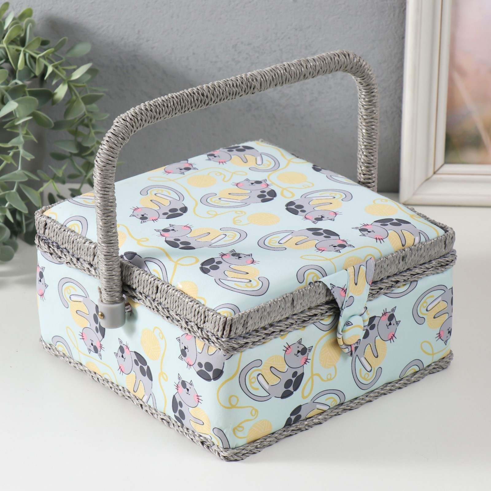 Изображение товара Шкатулка для рукоделия "Котята на клубках" 20x20x11 см