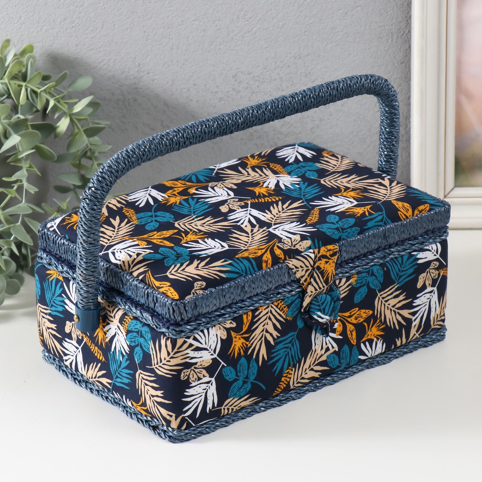 Изображение товара Шкатулка для рукоделия "Лесные веточки на синем" 24x16x11 см