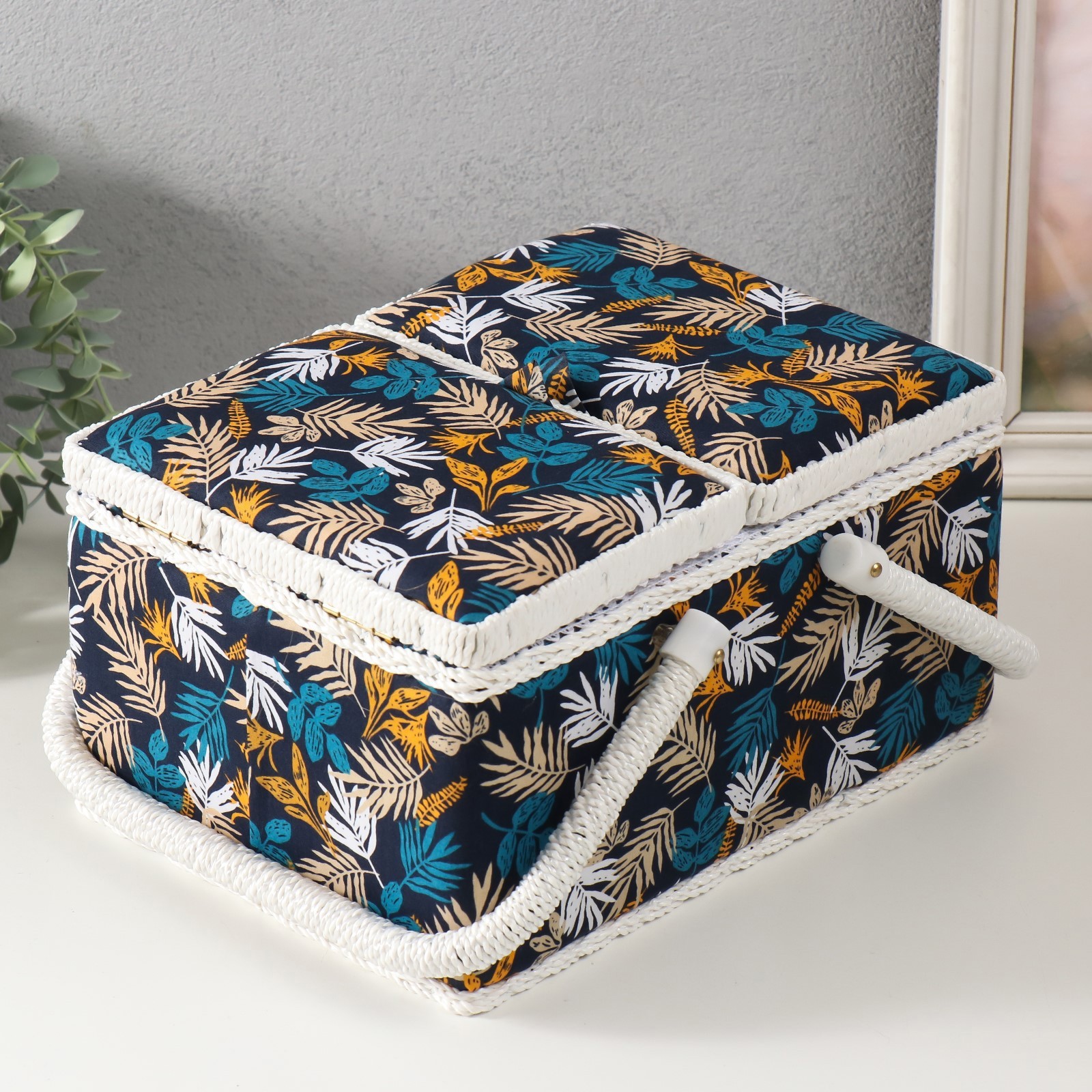 Изображение товара Шкатулка для рукоделия «Лесные веточки на синем» 19x26x14,5 см