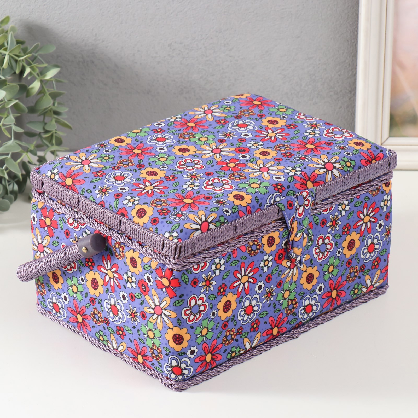 Изображение товара Шкатулка для рукоделия "Нарисованные цветы на синем" 19x26x14.5 см