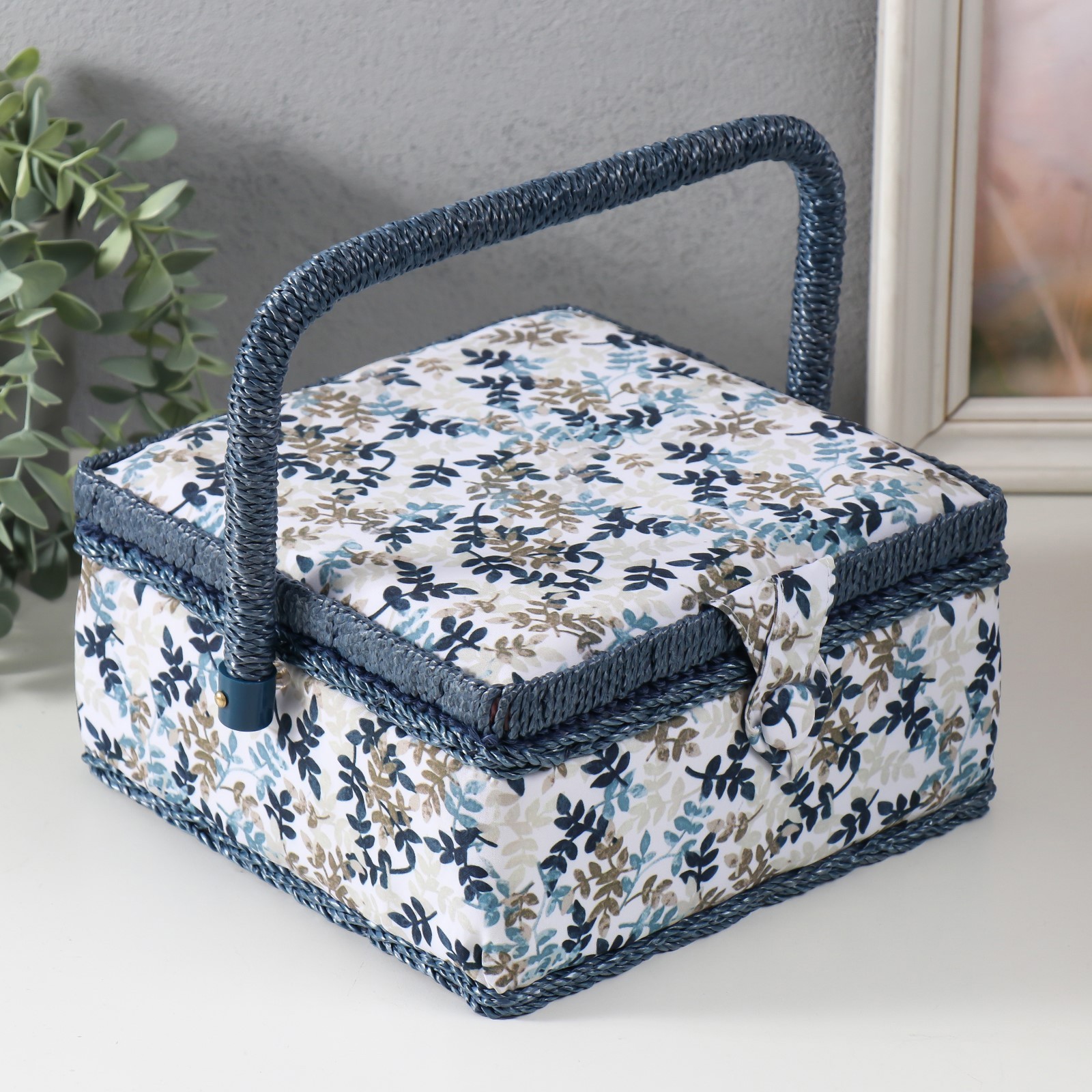 Изображение товара Шкатулка для рукоделия "Лиственные веточки" 20x20x11 см