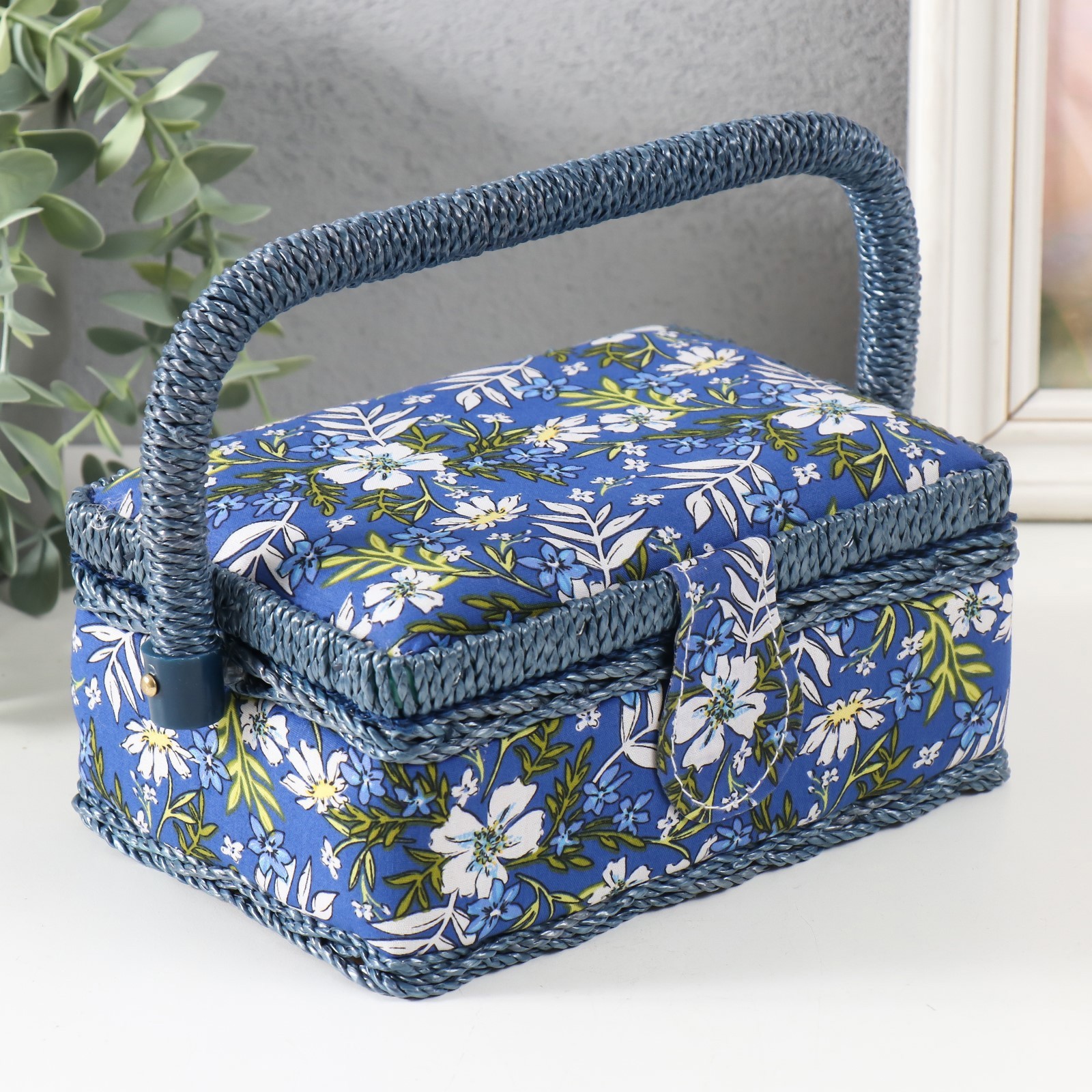 Изображение товара Шкатулка для рукоделия «Полевые цветы на синем» 18x12x9,5 см