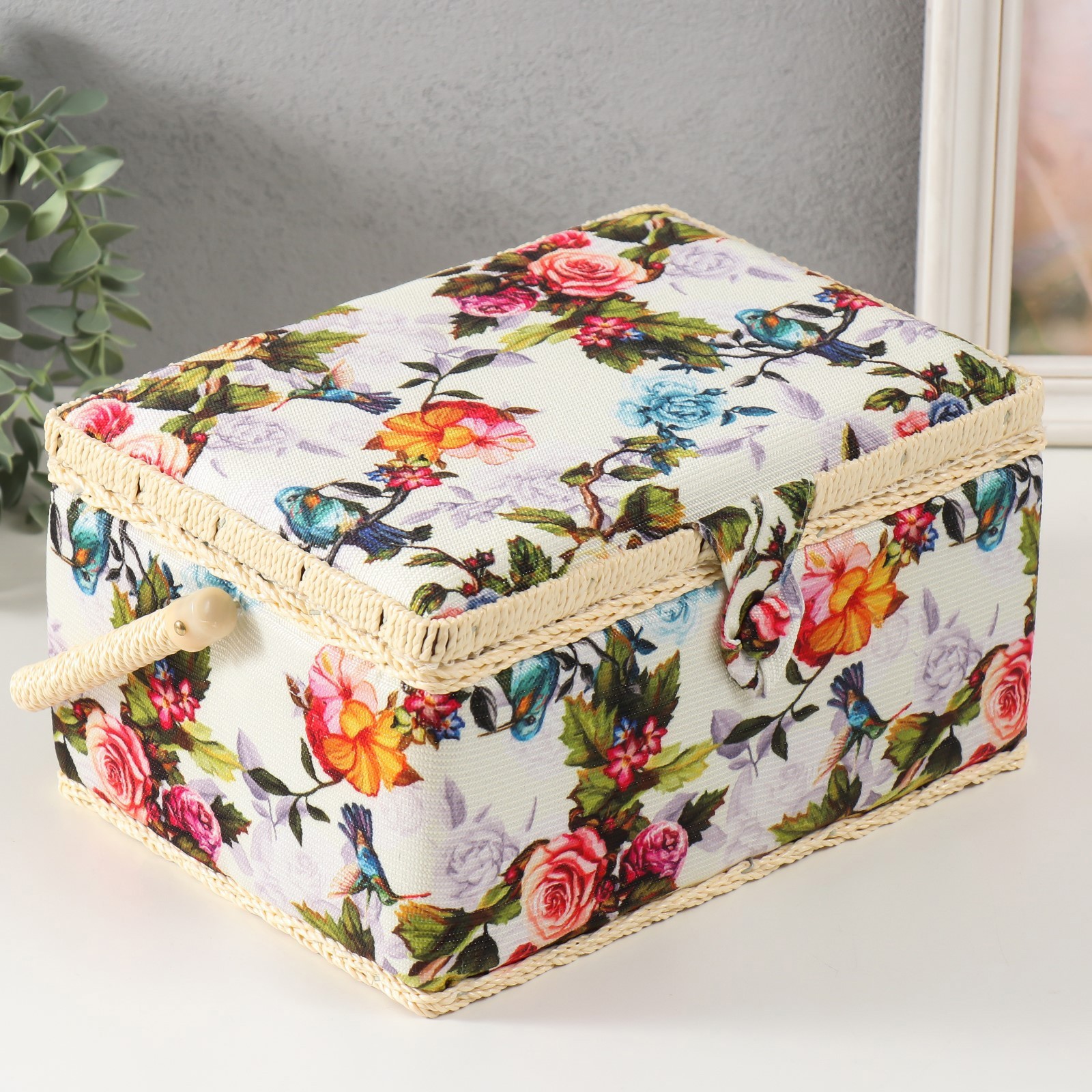 Изображение товара Шкатулка для рукоделия Птицы в розовом саду 19x26x14,5 см