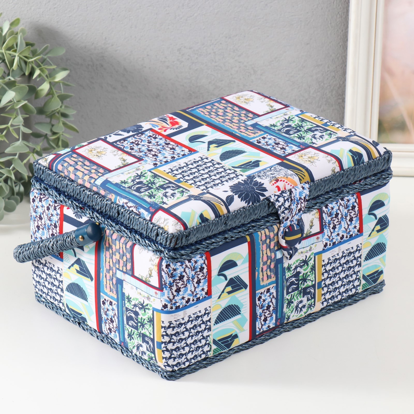 Изображение товара Шкатулка для рукоделия "Пэчворк. Синие цветы" 19x26x14.5 см