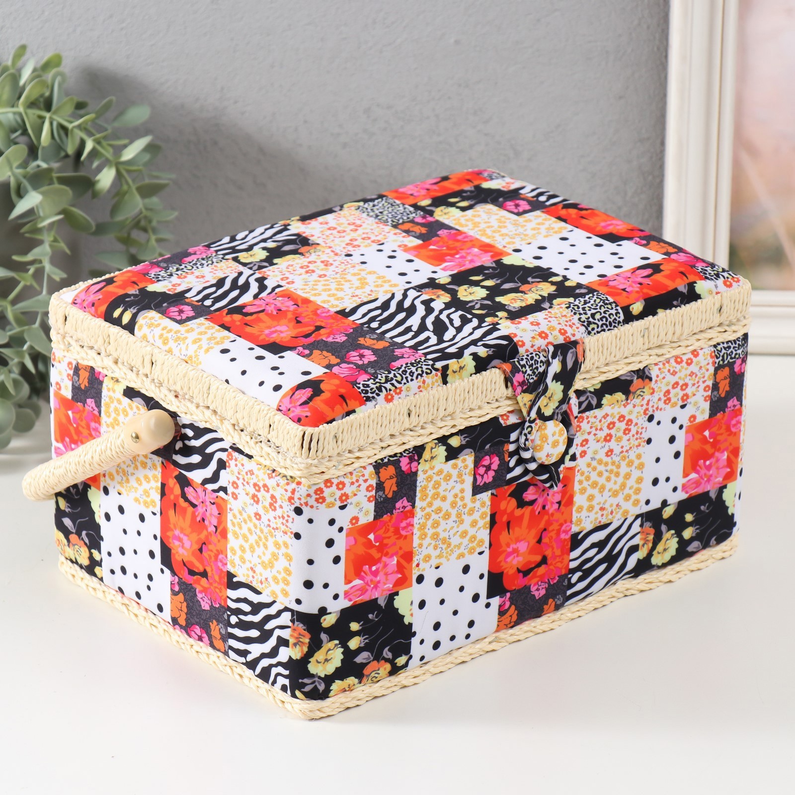 Изображение товара Шкатулка для рукоделия Пэчворк Цветы, горох и зебра 19x26x14,5 см