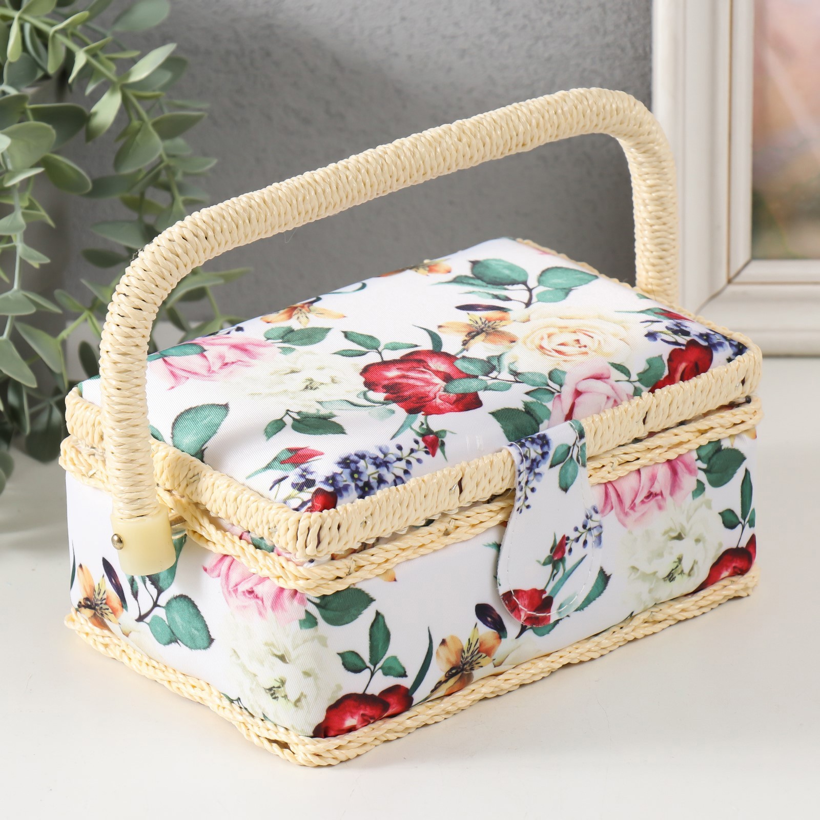 Изображение товара Шкатулка для рукоделия "Садовые цветы" 18x12x9.5 см