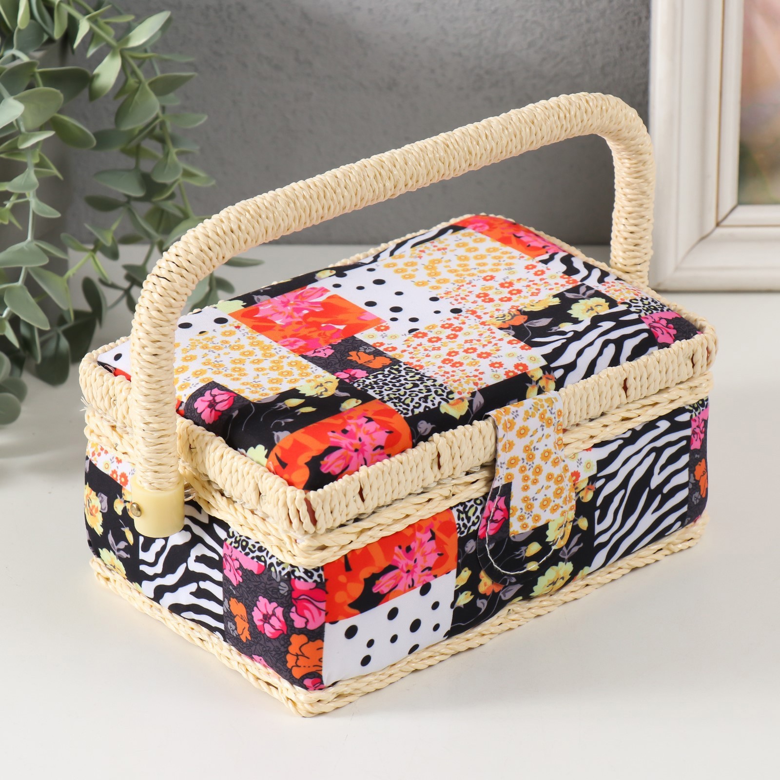 Изображение товара Шкатулка для рукоделия "Пэчворк. Цветы горох и зебра" 18x12x9.5 см