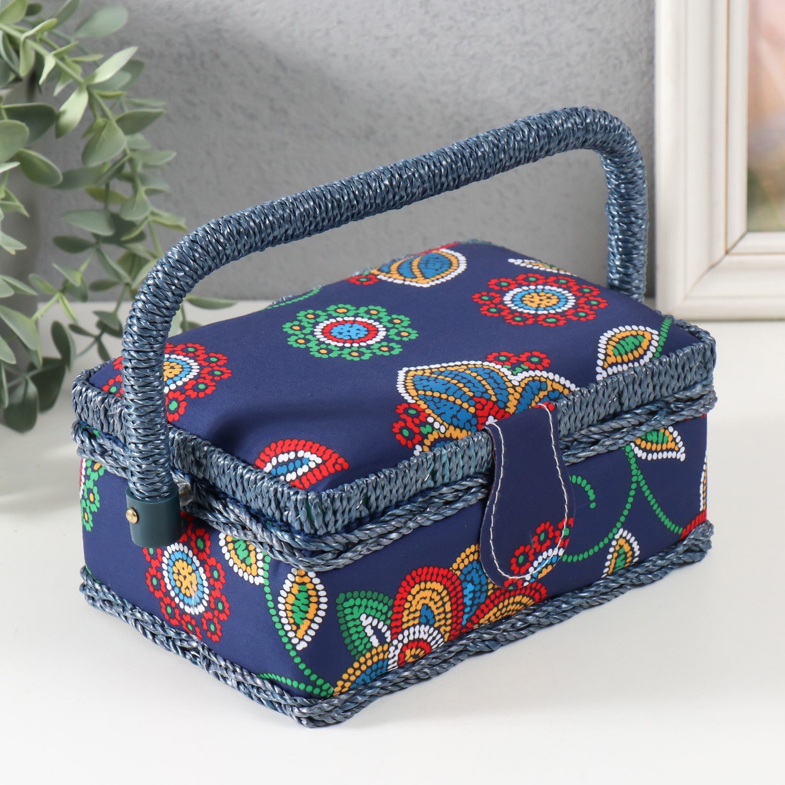 Изображение товара Шкатулка для рукоделия "Цветочная мозаика" 18x12x9.5 см