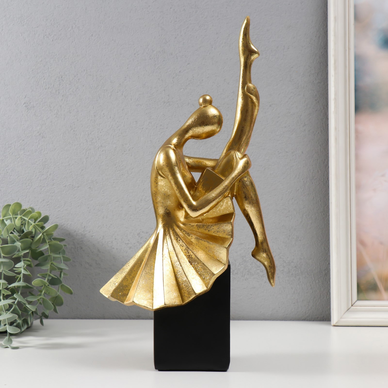 Изображение товара Сувенир "Балерина с вытянутой вверх ножкой" 19x13x38 см