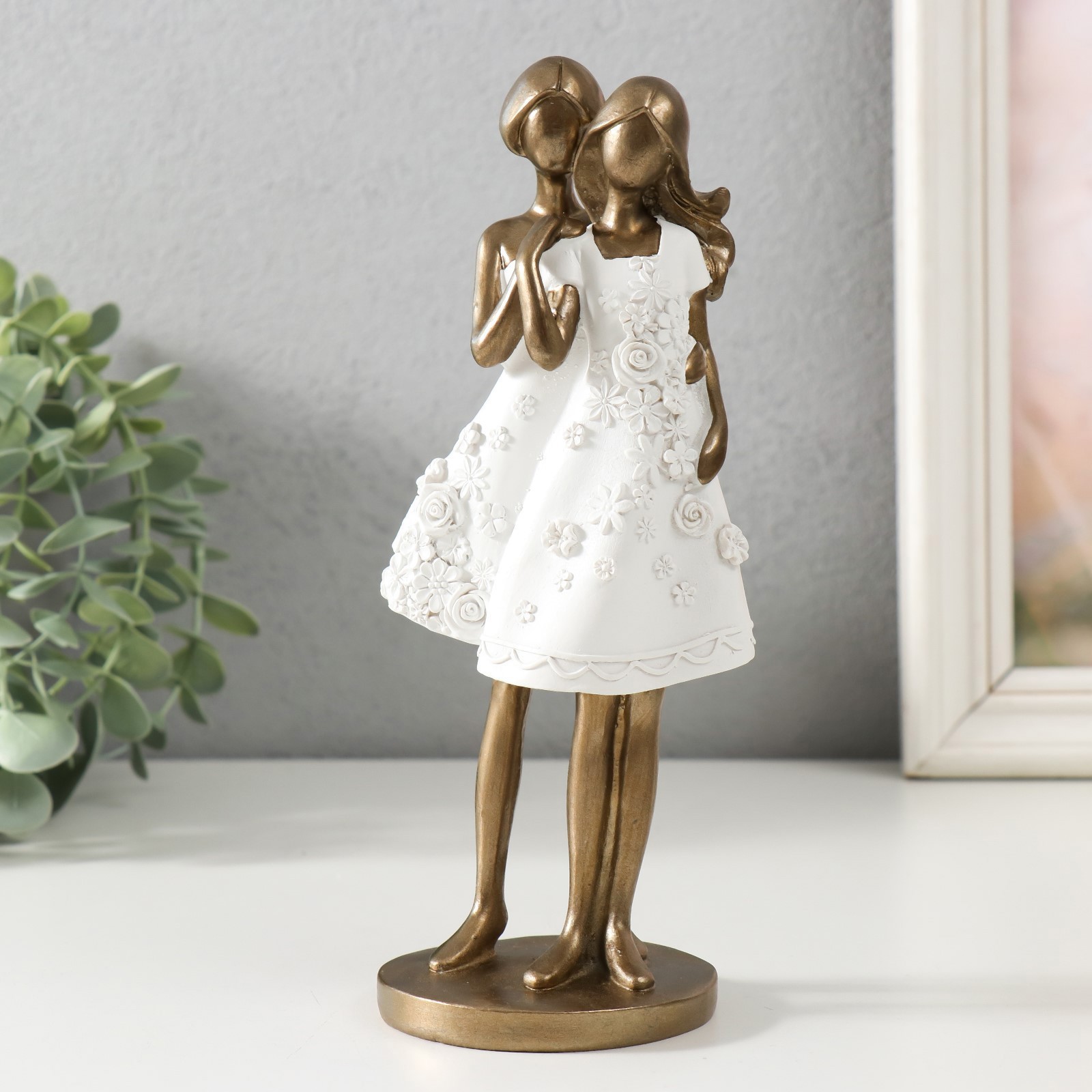 Изображение товара Сувенир "Две сестры в белых платьях с цветами" 9x7.5x21 см