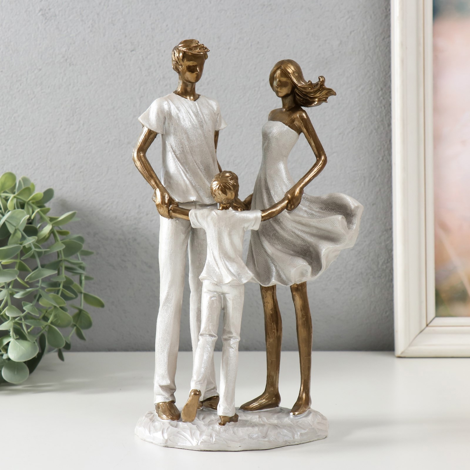 Изображение товара Сувенир "Папа, мама и сын - хоровод" 15.5x10.5x26 см