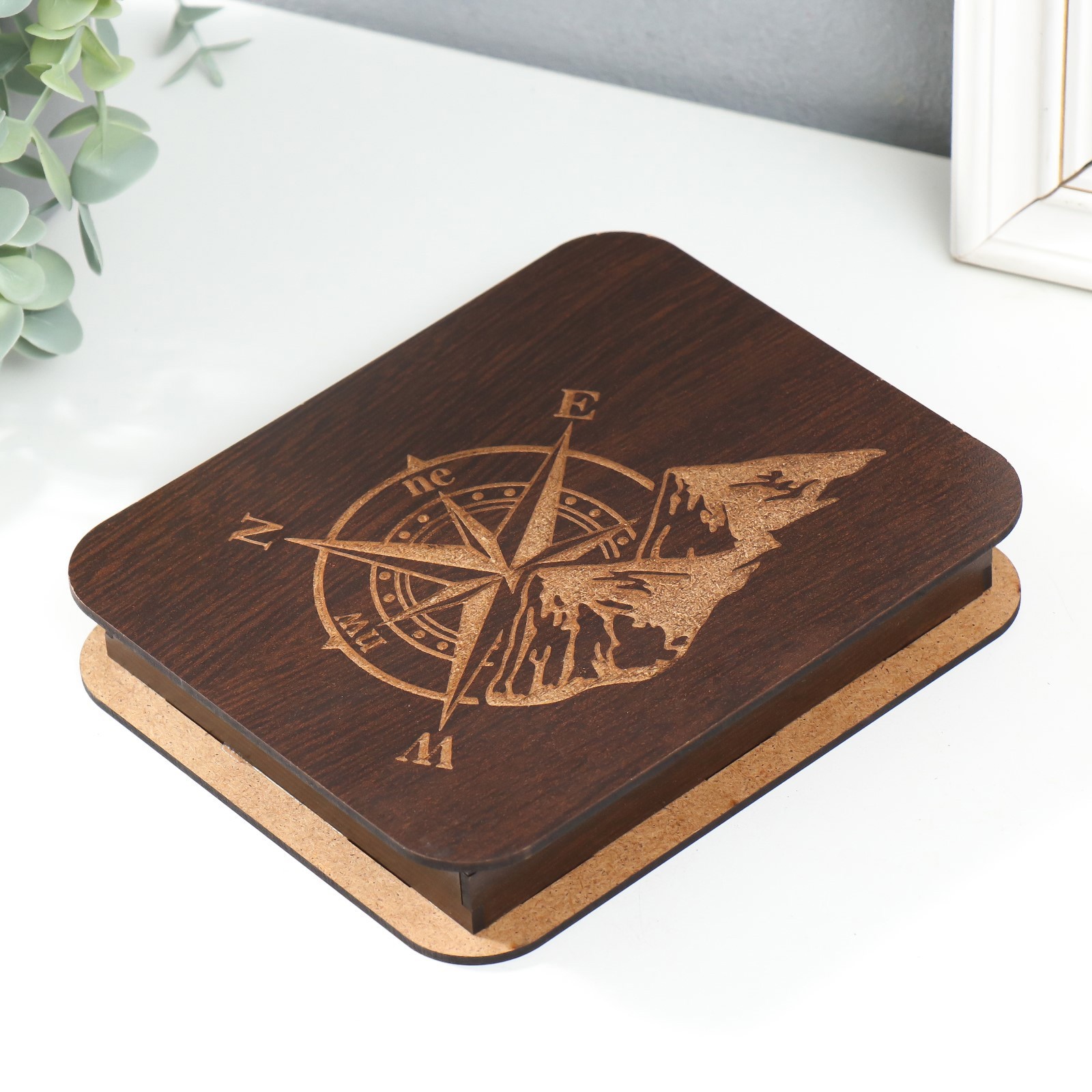 Изображение товара Шкатулка для украшений Компас 17х14х3 см — фанера, коричневая