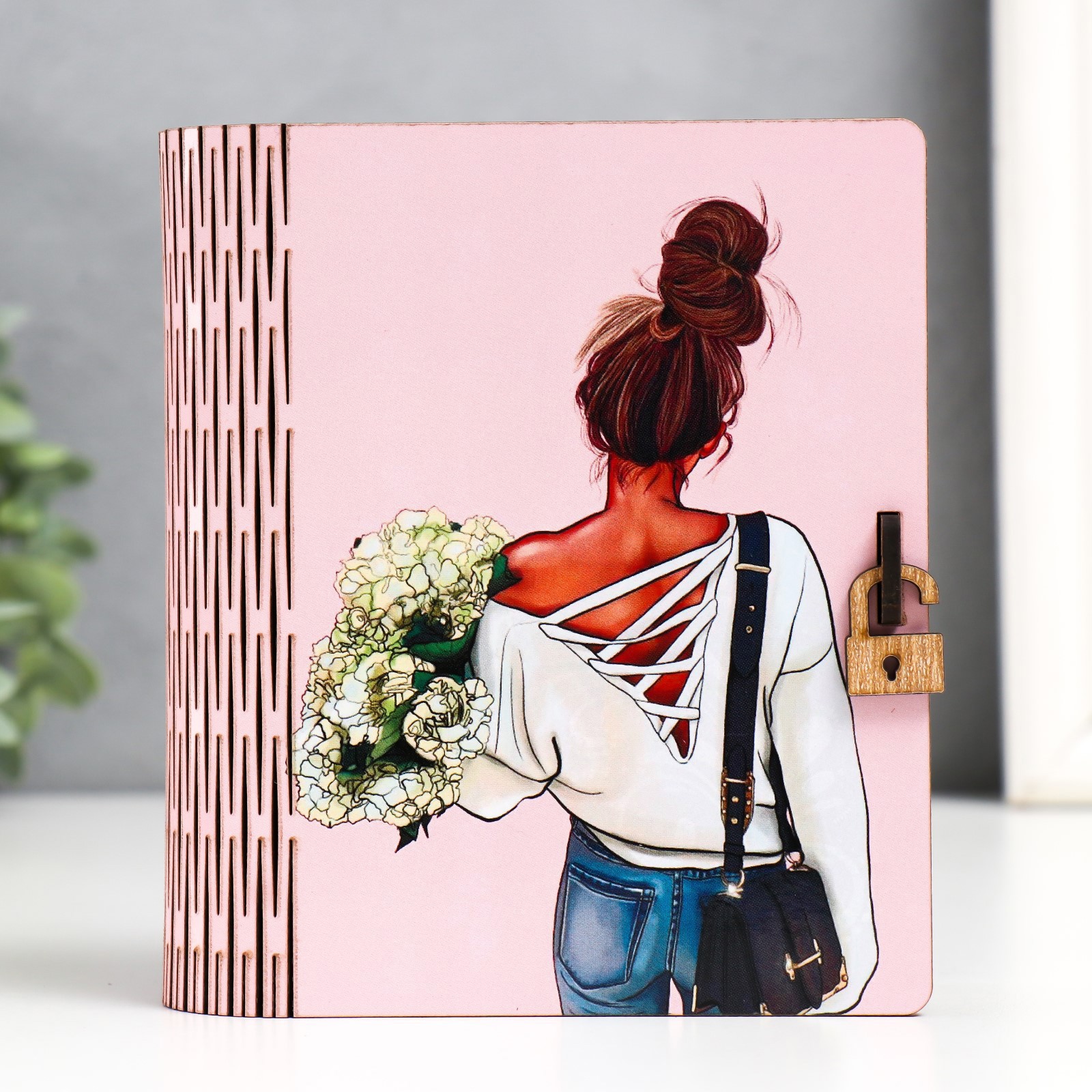 Изображение товара Шкатулка-книга "Девушка" 14x12x5 см