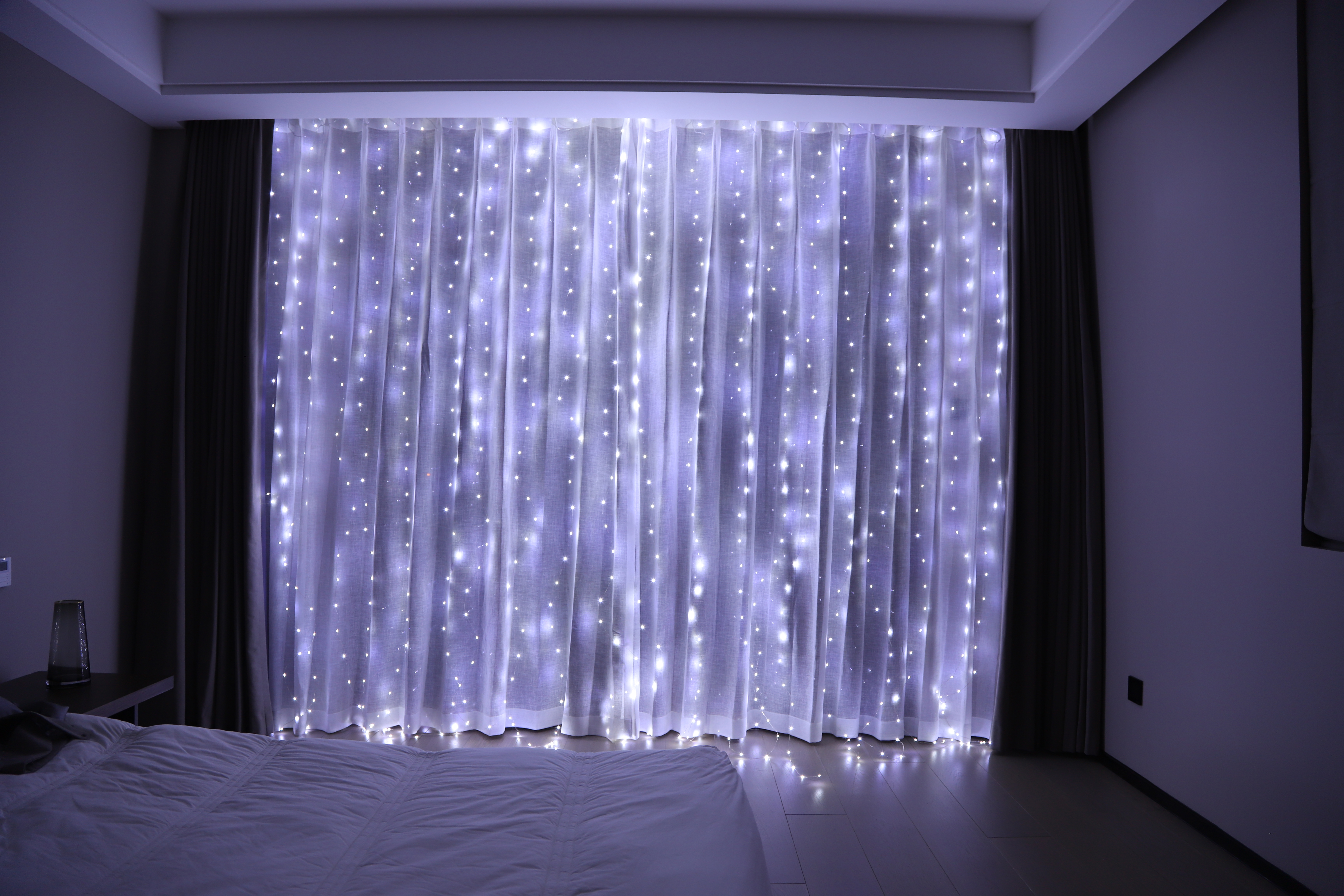 Изображение товара Электрогирлянда комнатная Neon-night занавес 3x3м 300 ламп холодный белый свет 8 режимов работы