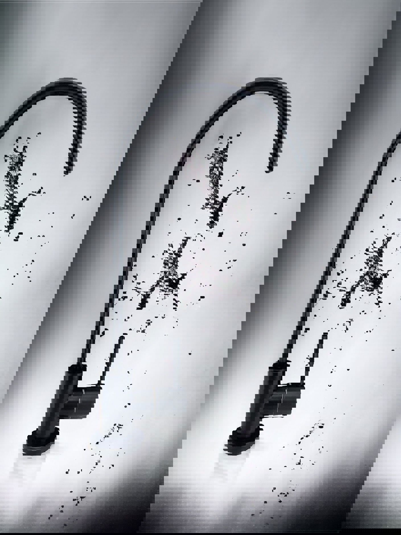 Изображение товара Однорычажный кухонный смеситель Oute T6203-SH03 из нержавеющей стали черный матовый