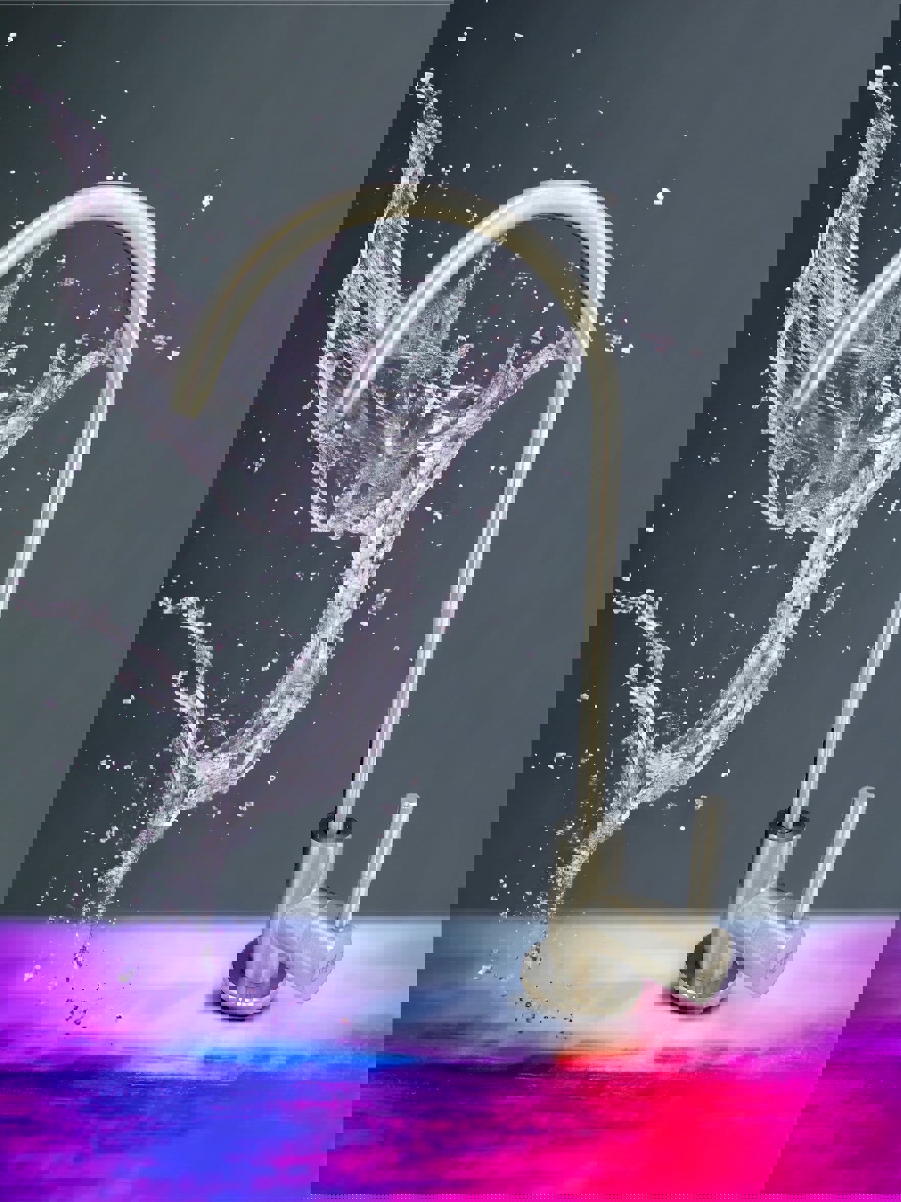 Изображение товара Смеситель для кухни однорычажный Oute T6203-SL03 поворотный излив 20 см нержавеющая сталь цвет сатин